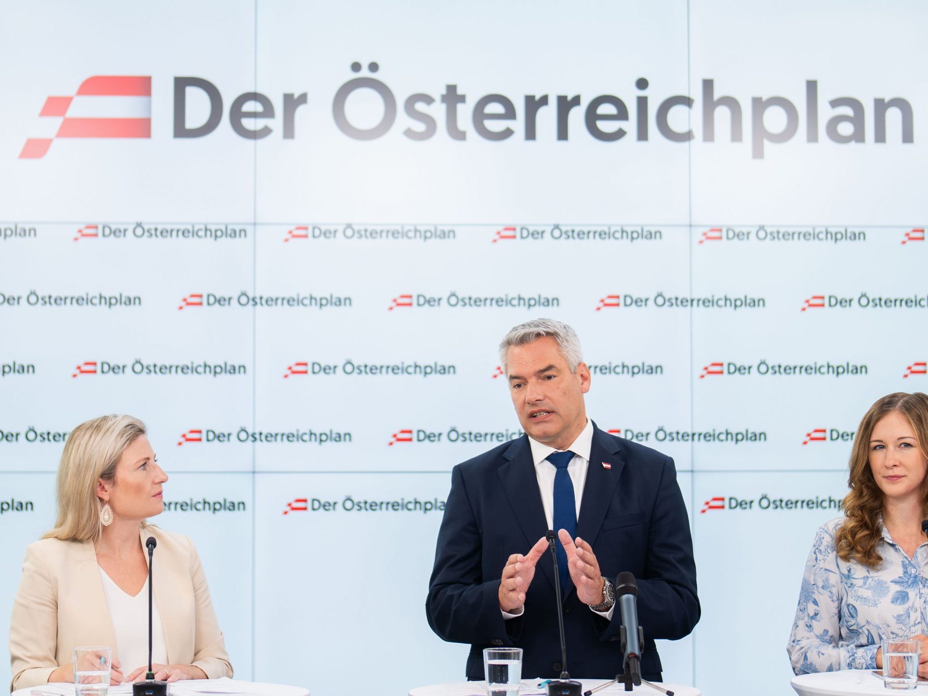 "Familien sind das Fundament der Gesellschaft", so Nehammer bei der Präsentation eines weiteren Teil des ÖVP-Wahlprogramms. "Familien sind das Fundament der Gesellschaft", so Nehammer bei der Präsentation eines weiteren Teil des ÖVP-Wahlprogramms.