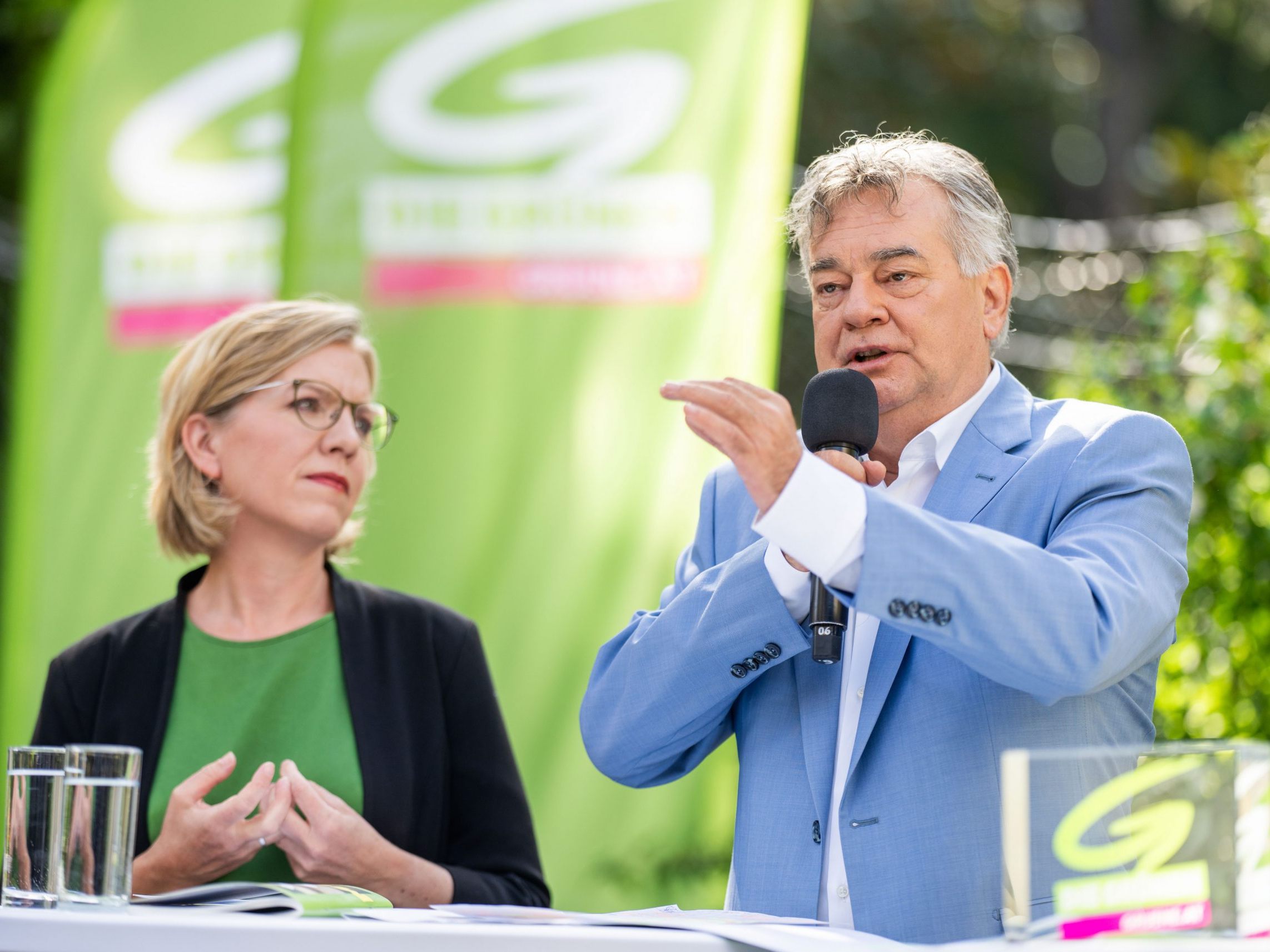 Vizekanzler und Grünen-Chef Kogler wenige Wochen vor der NR-Wahl neben Ministerin Gewessler. Vizekanzler und Grünen-Chef Kogler wenige Wochen vor der NR-Wahl neben Ministerin Gewessler.