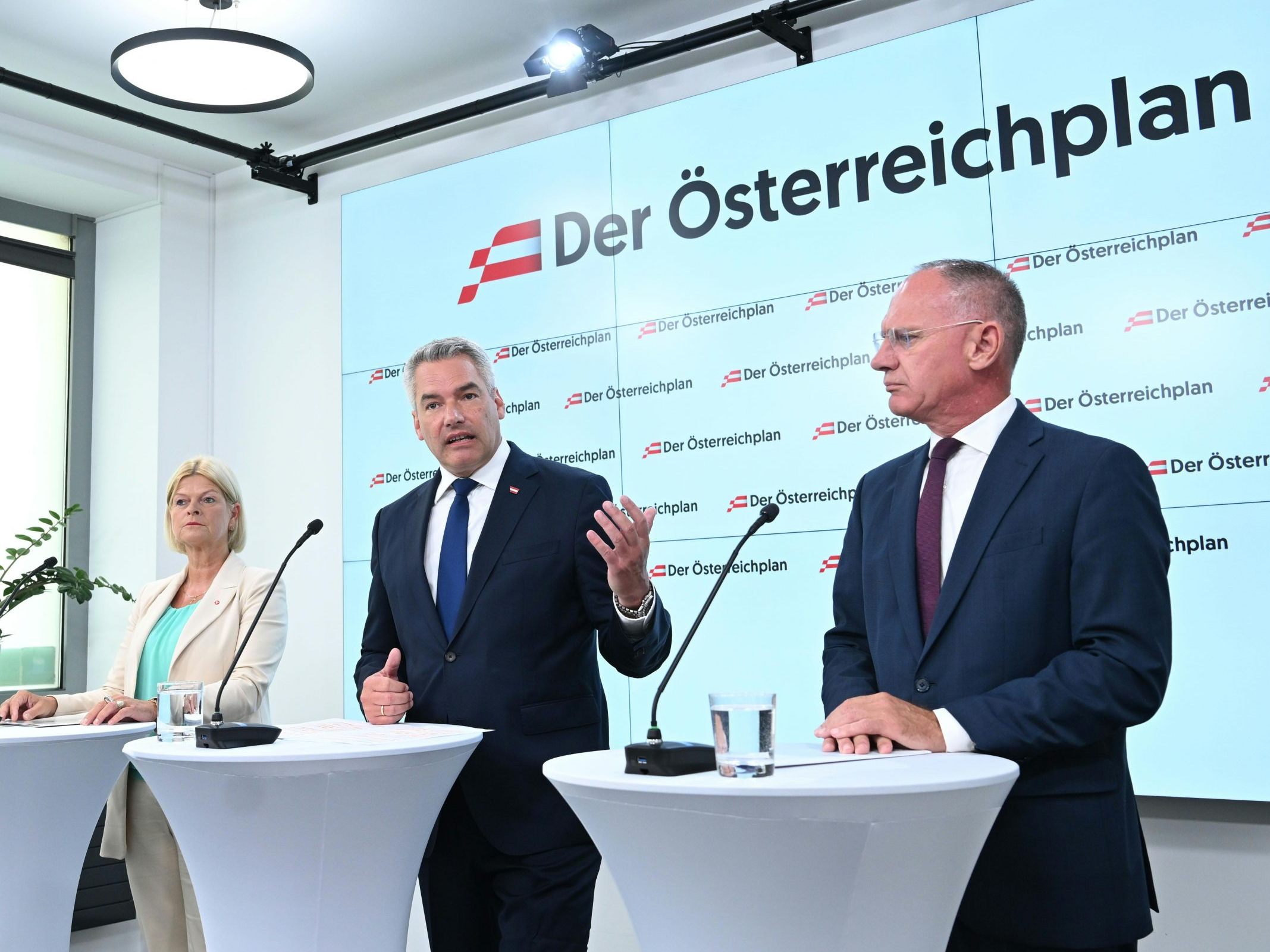 Die ÖVP will "nötige Maßnahmen und Befugnisse" für Terrorabwehr. Die ÖVP will "nötige Maßnahmen und Befugnisse" für Terrorabwehr.