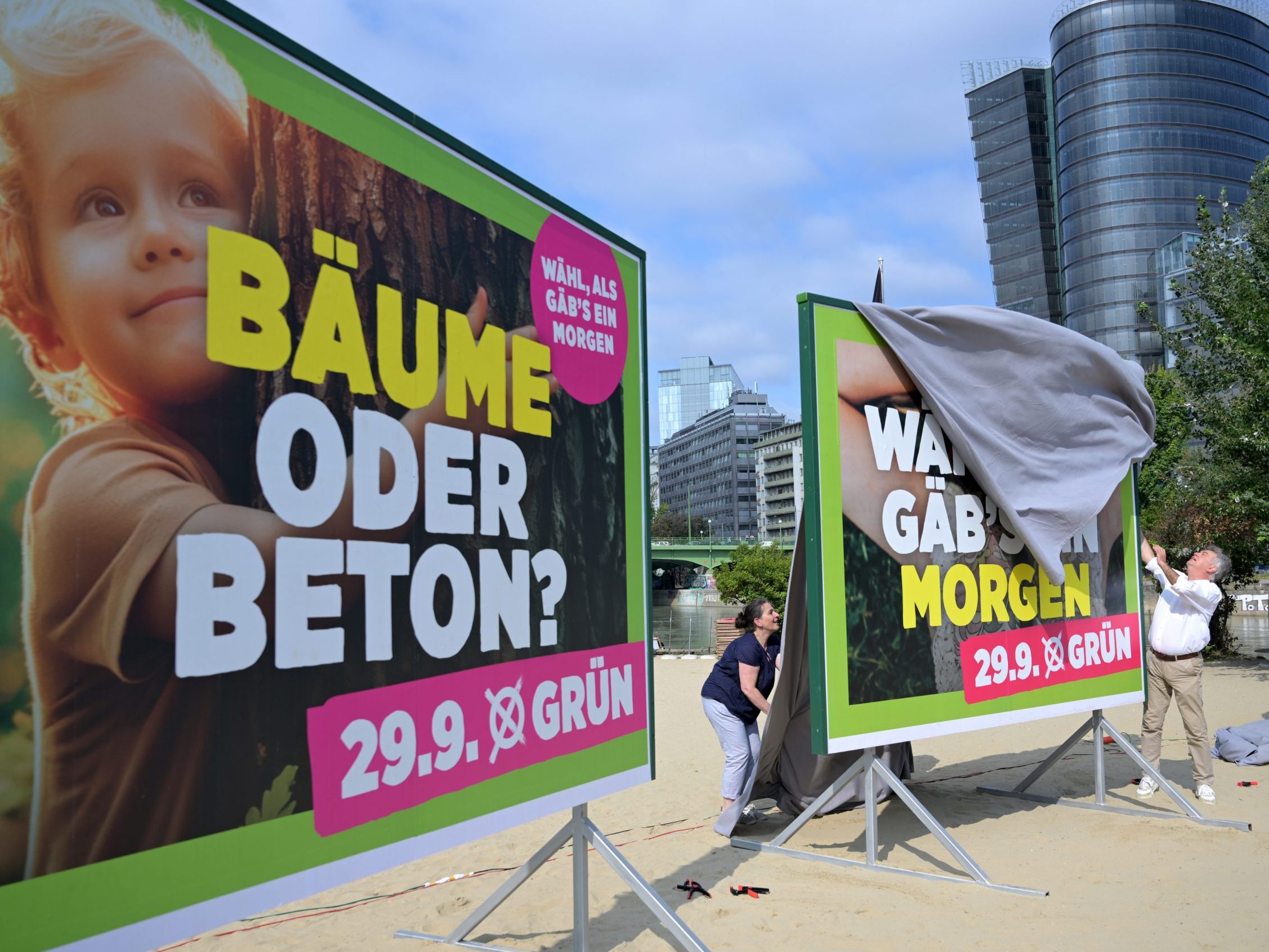 Die Grünen plakatieren "Bäume oder Beton?". Die Grünen plakatieren "Bäume oder Beton?".