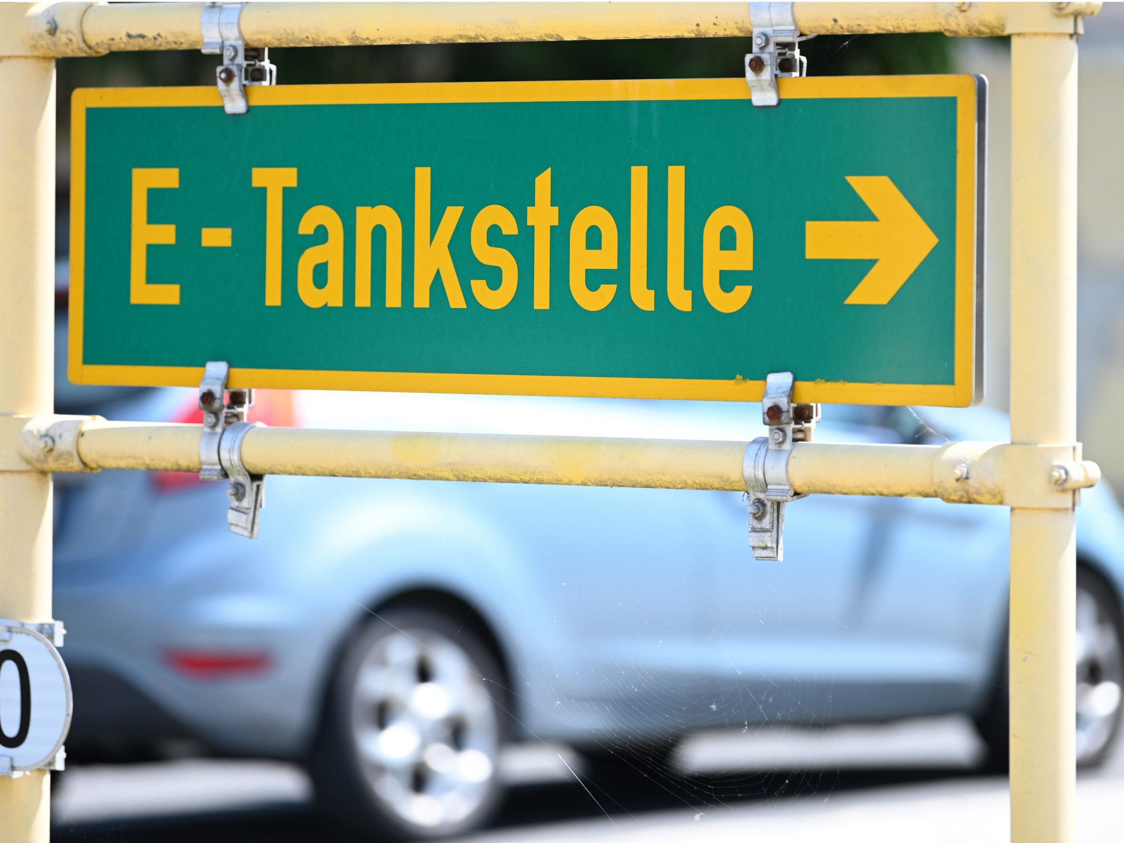 Der Strom kommt aus der Photovoltaik-Produktion am Standort. Der Strom kommt aus der Photovoltaik-Produktion am Standort.