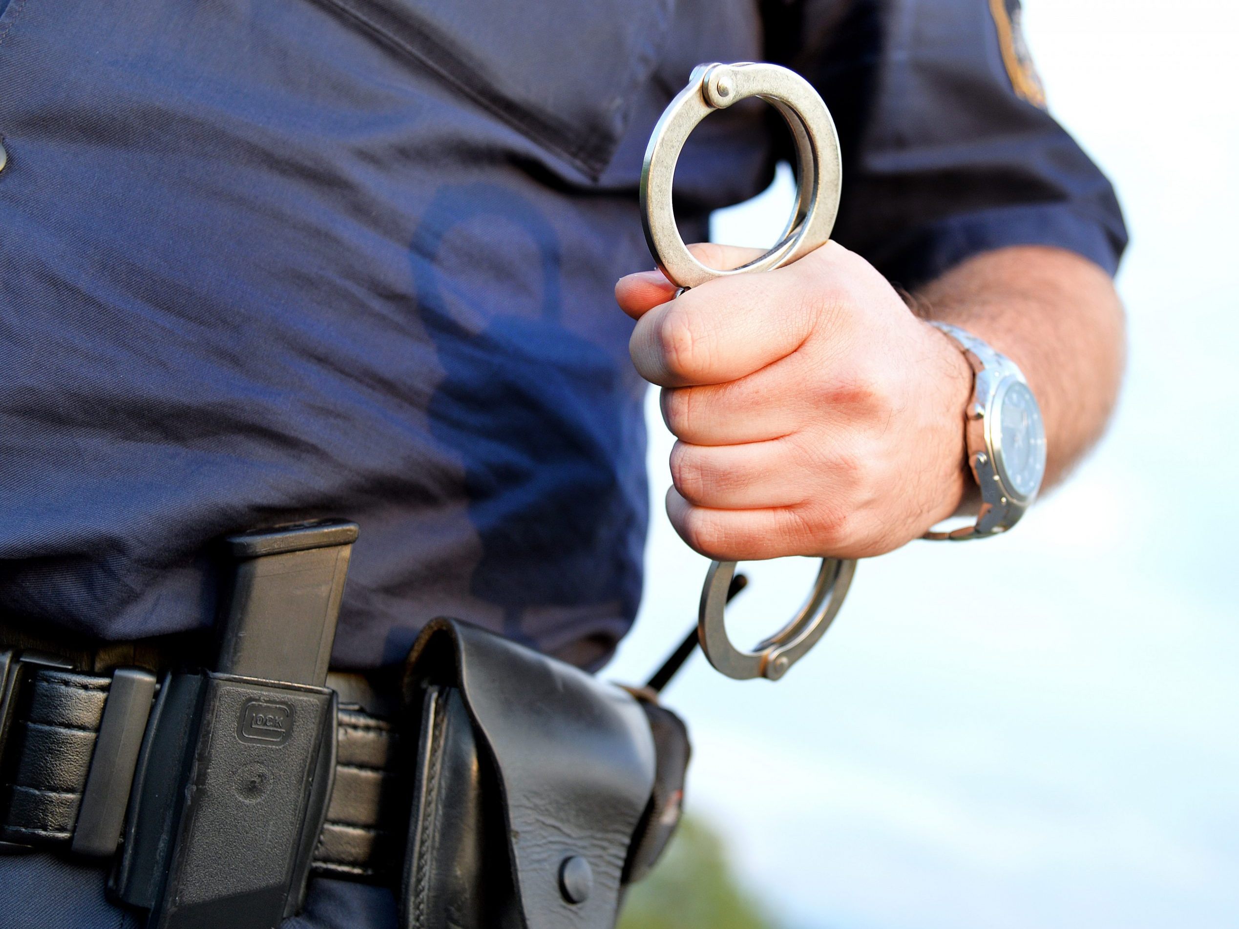 Die Polizei verhaftete den 65-jährigen Mann. Die Polizei verhaftete den 65-jährigen Mann.