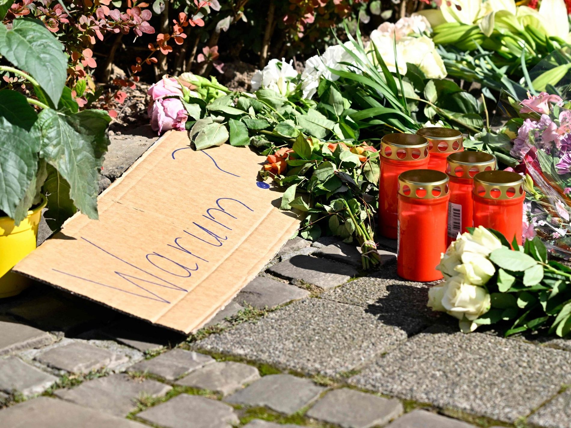 Trauer nach dem Messerangriff bei einem Festival im deutschen Solingen.