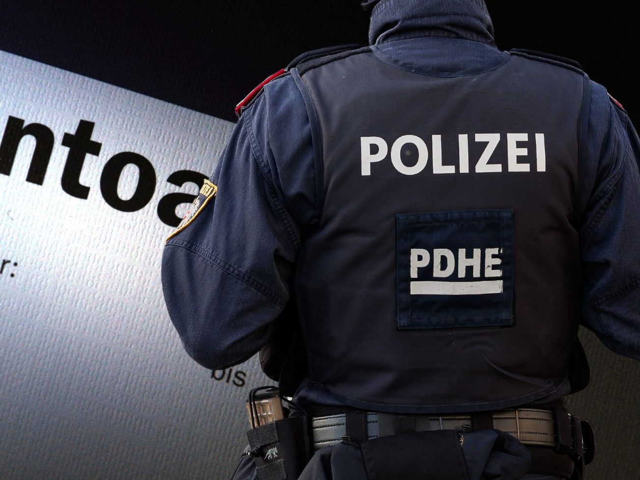 Die Steuerfahndung führte im ersten Halbjahr 56 Hausdurchsuchungen durch. Die Steuerfahndung führte im ersten Halbjahr 56 Hausdurchsuchungen durch.