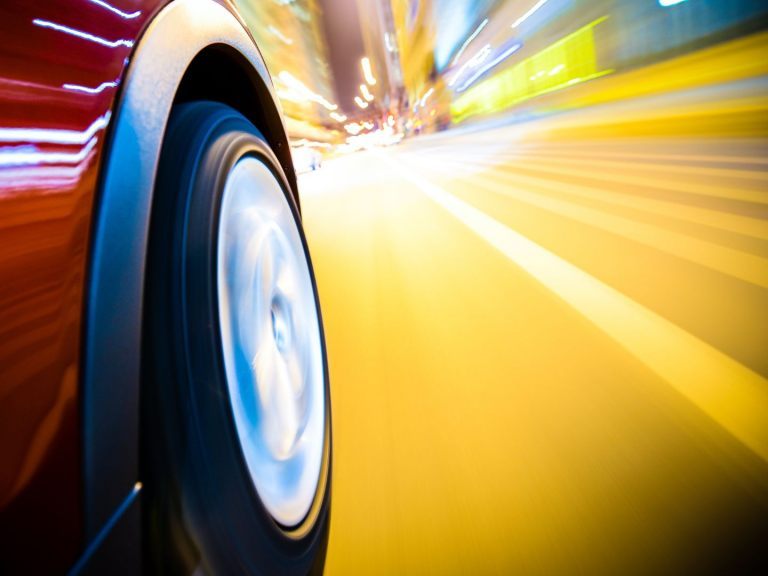 Trotz Kind im Auto lieferte sich der rasende Alkolenker eine Verfolgungsjagd mit der Polizei.