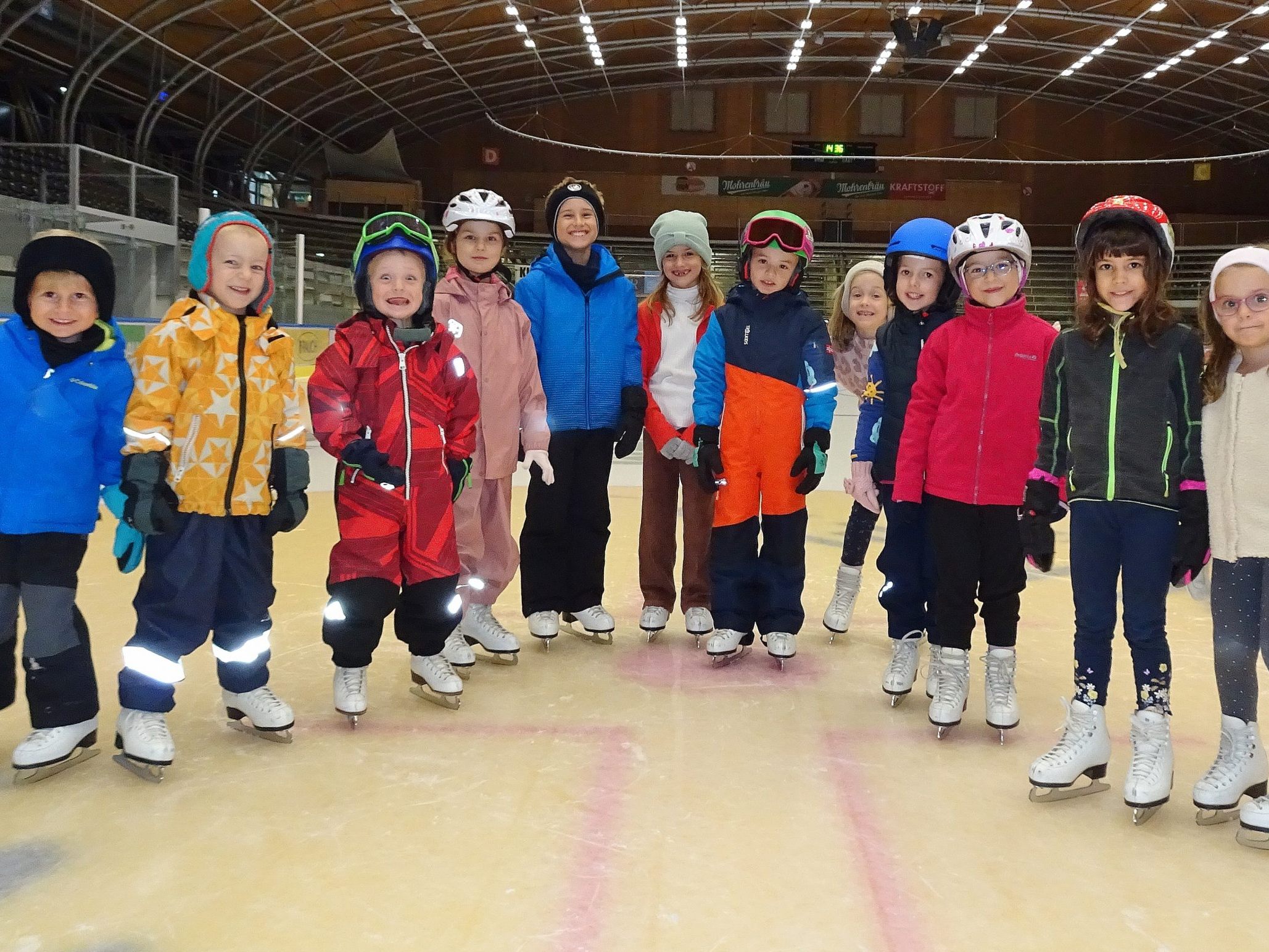 Die kleinen Teilnehmer beim Eislauf-Camp hatten sichtlich Spaß. Die kleinen Teilnehmer beim Eislauf-Camp hatten sichtlich Spaß.