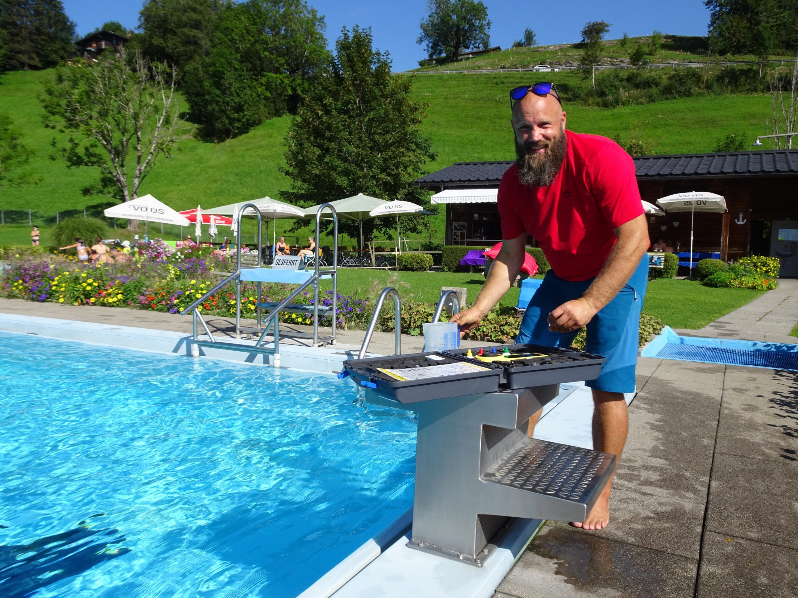 Berndt Zündel ist ein Mann des Wassers: Schon seit seinem 13. Lebensjahr ist er bei der Wasserrettung aktiv, ist Obmannstellvertreter der Wasserrettung Dornbirn und seit zwei Jahren Bademeister am Schwarzenberger Bädle.