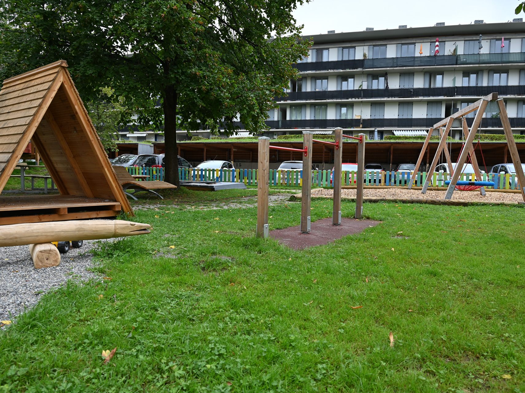 Kinder der Hannes-Grabher-Siedlung haben einen neuen und ansprechenden Spielplatz erhalten. Kinder der Hannes-Grabher-Siedlung haben einen neuen und ansprechenden Spielplatz erhalten.