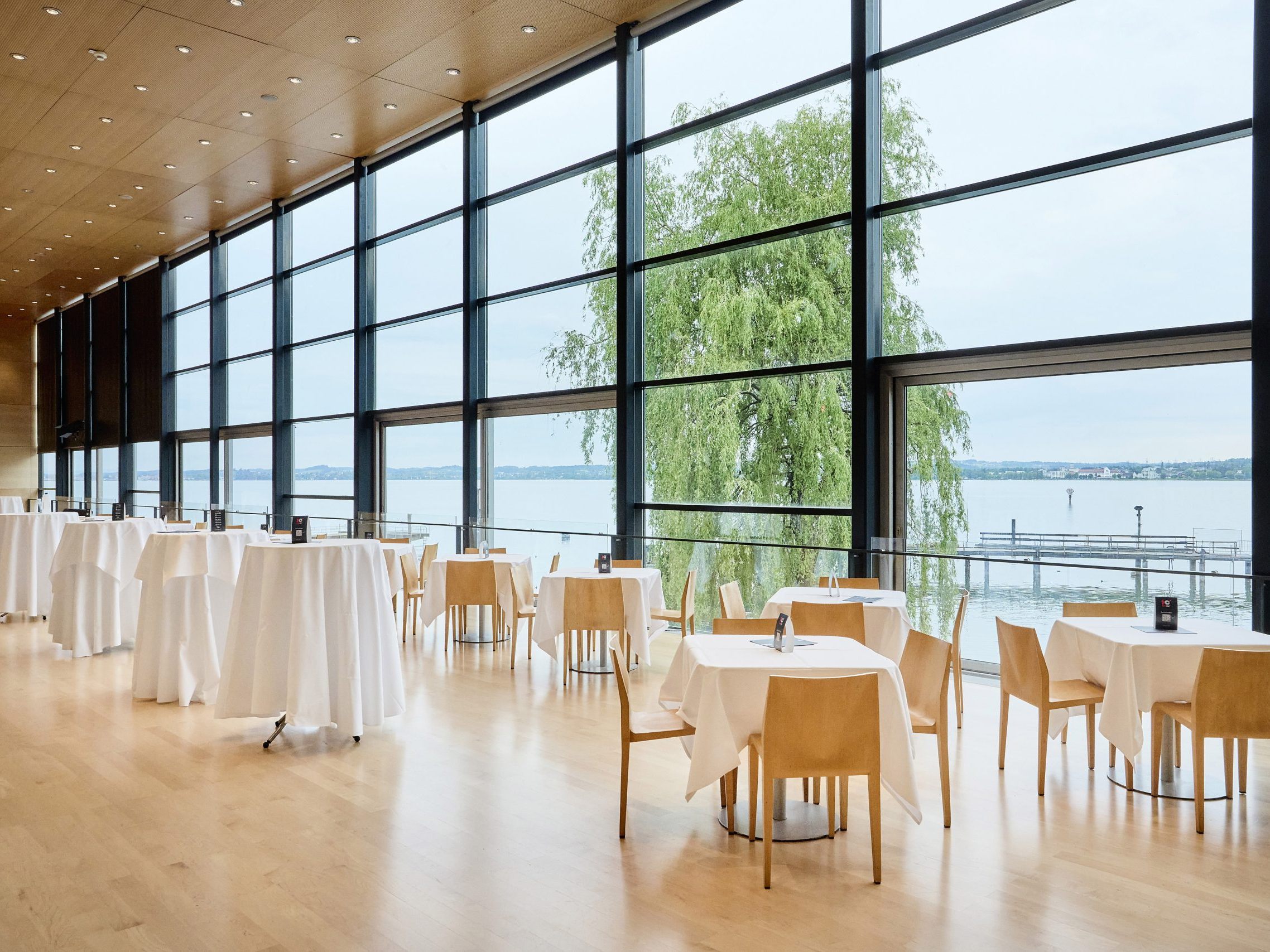 Nach dem Relaunch fokussiert das Festspielhaus Bregenz verstärkt auf die Lage am Bodensee. Nach dem Relaunch fokussiert das Festspielhaus Bregenz verstärkt auf die Lage am Bodensee.