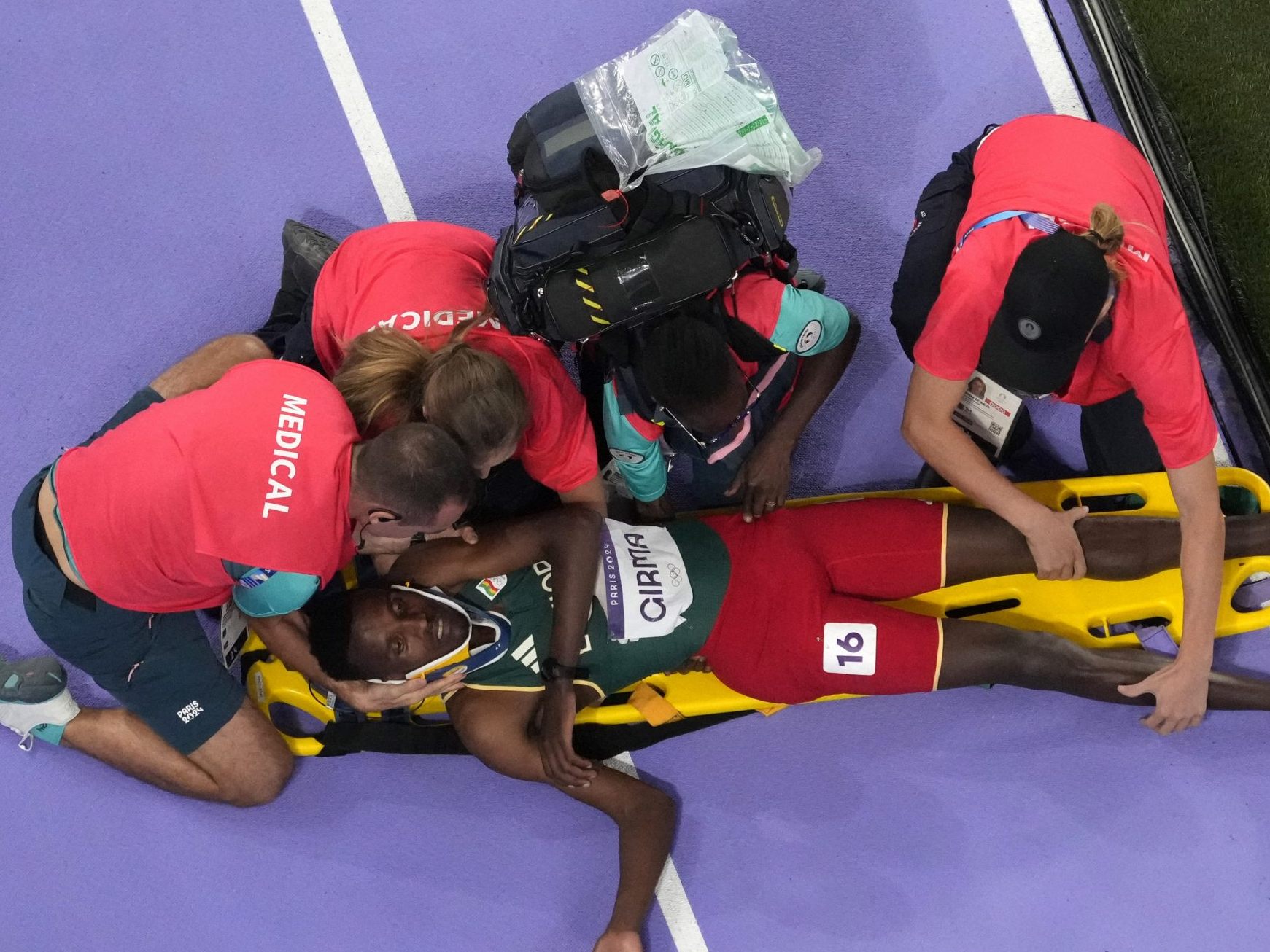 Lamecha Girma stürzte beim 3000m-Hindernislauf schwer.