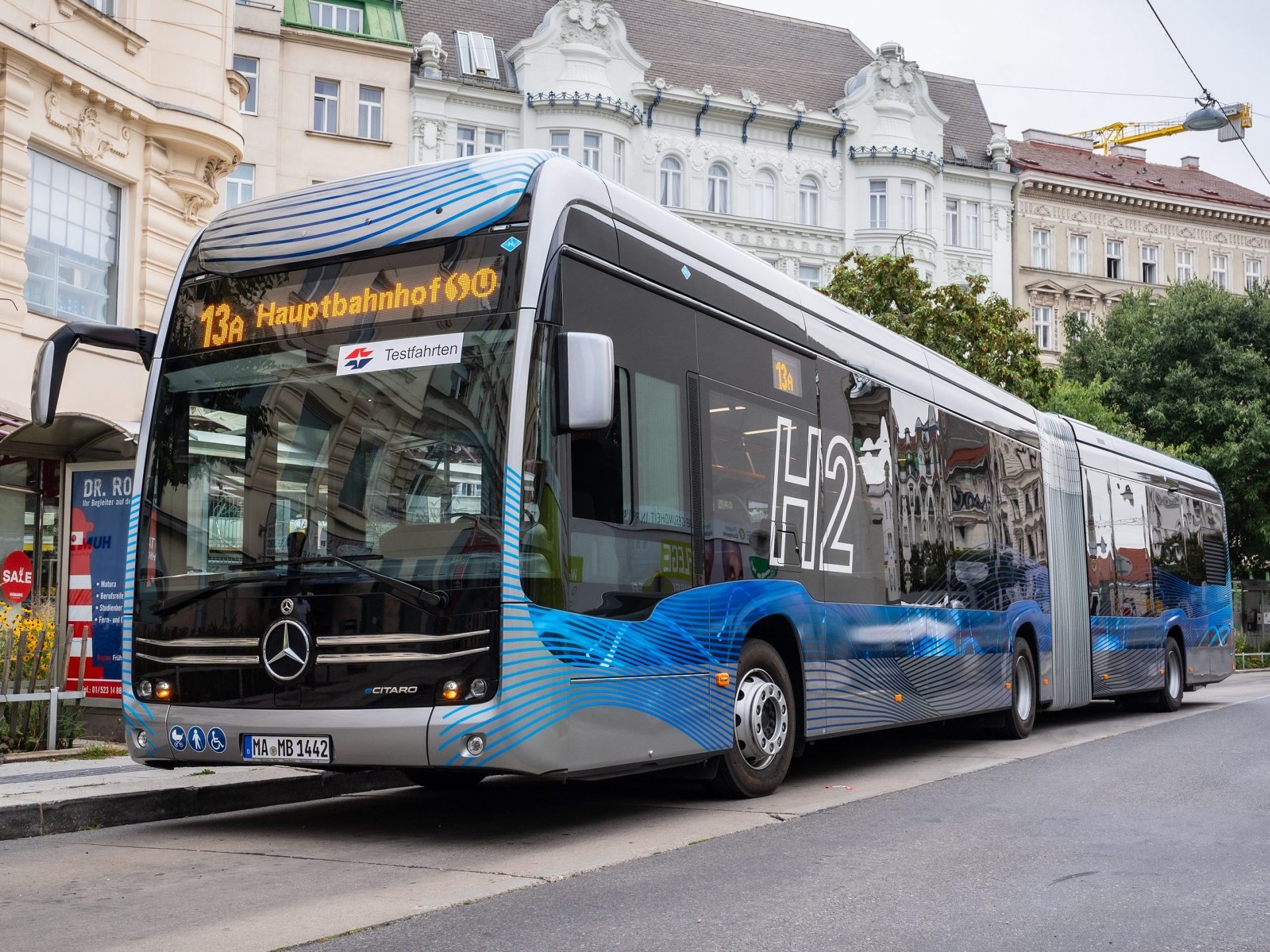 Die Wiener Linien testen den Batterie-Wasserstoff-Gelenkbus.