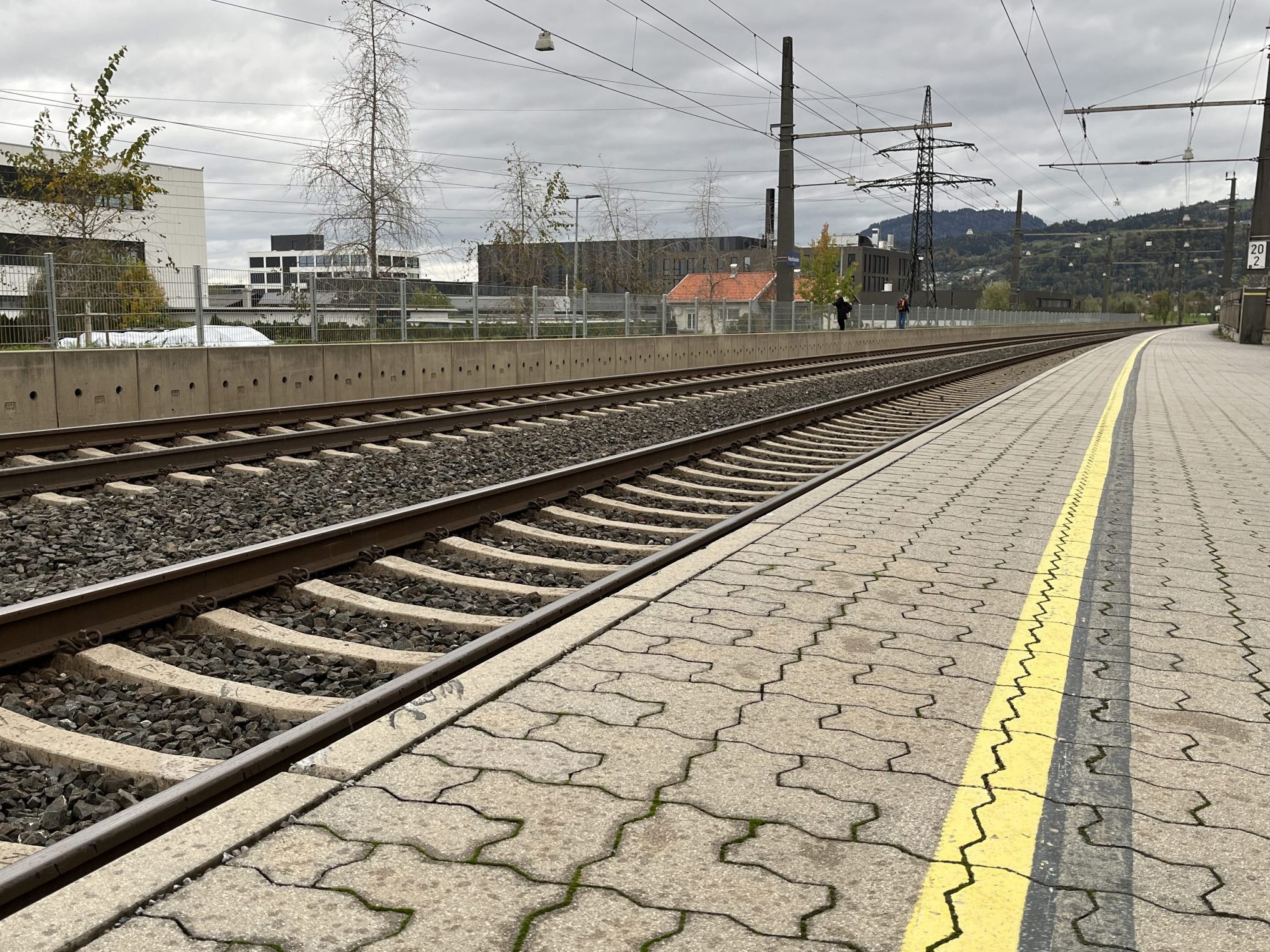 Nach Überfällen auf mehrere Ticketautomaten sucht die Polizei nach Zeugen. Nach Überfällen auf mehrere Ticketautomaten sucht die Polizei nach Zeugen.