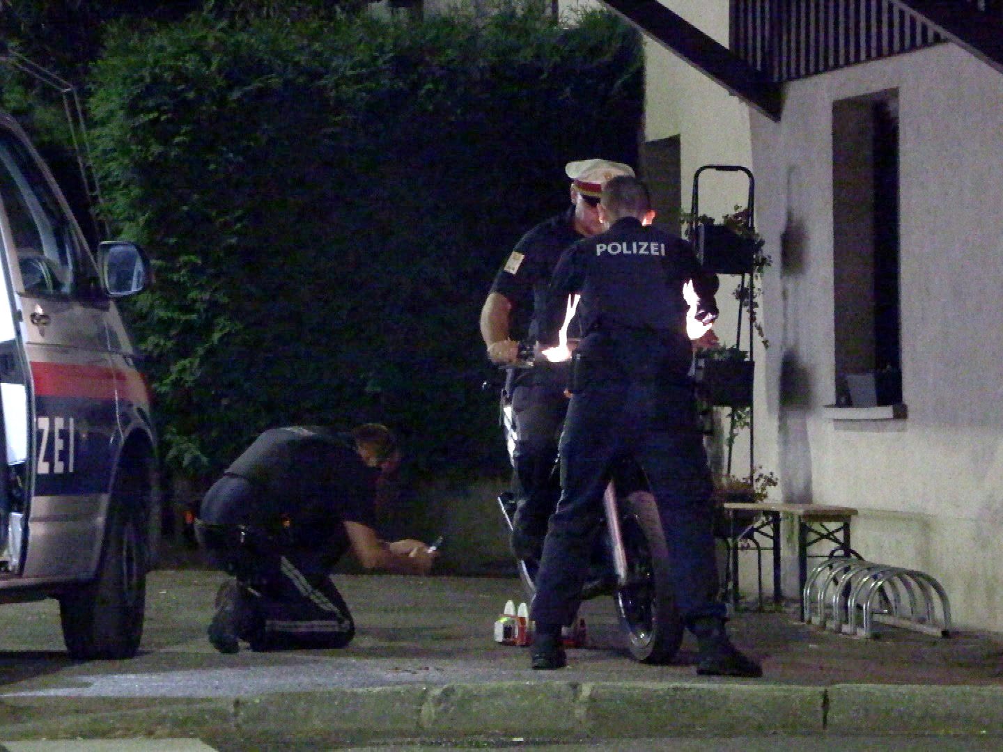 Ein 15-Jähriger flüchtete am Samstagabend mit seinem Moped vor der Polizei. Ein 15-Jähriger flüchtete am Samstagabend mit seinem Moped vor der Polizei.