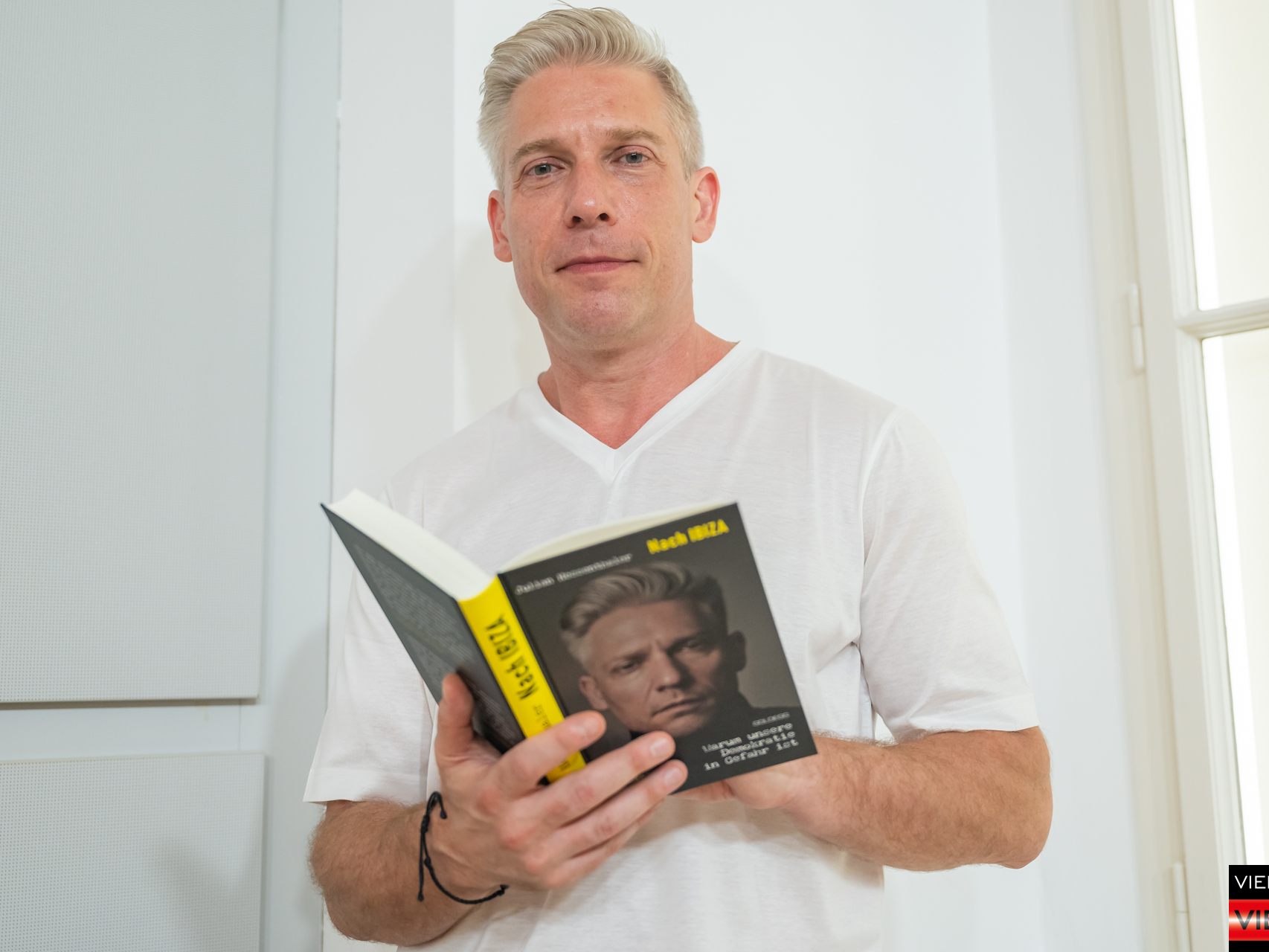 P30082024 PK zur Erscheinung des Buches -Nach Ibiza- von Julian Hessentahler