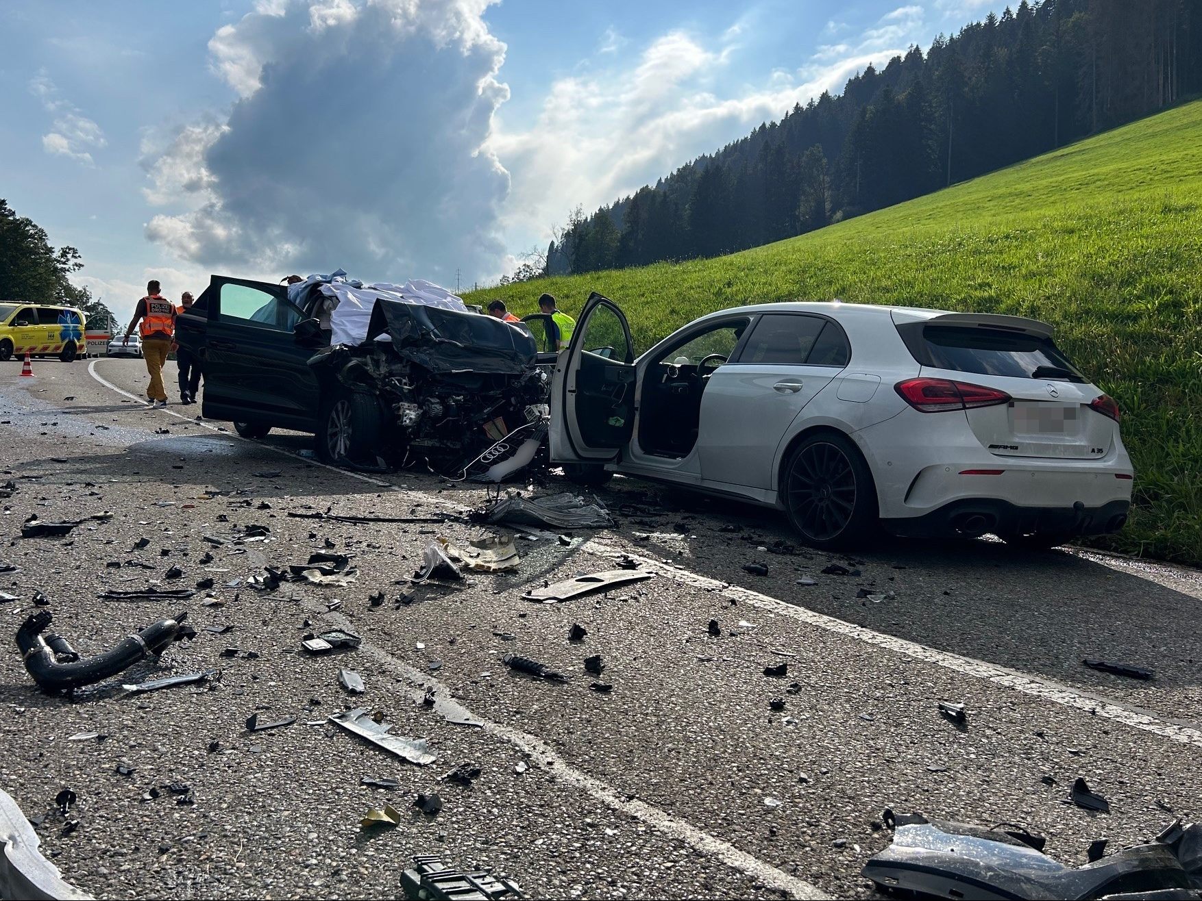 Der schwere Unfall forderte drei Todesopfer. Der schwere Unfall forderte drei Todesopfer.