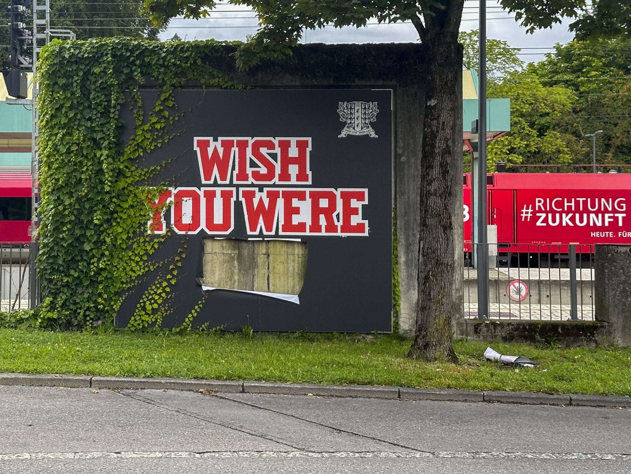 KUB-Billboards in Beegenz erneut von unbekannten Tätern zerschnitten.