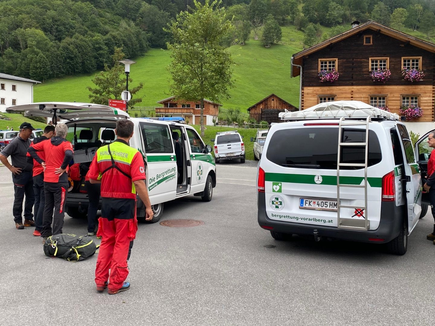 Zahlreiche Einsatzkräfte sind vor Ort.