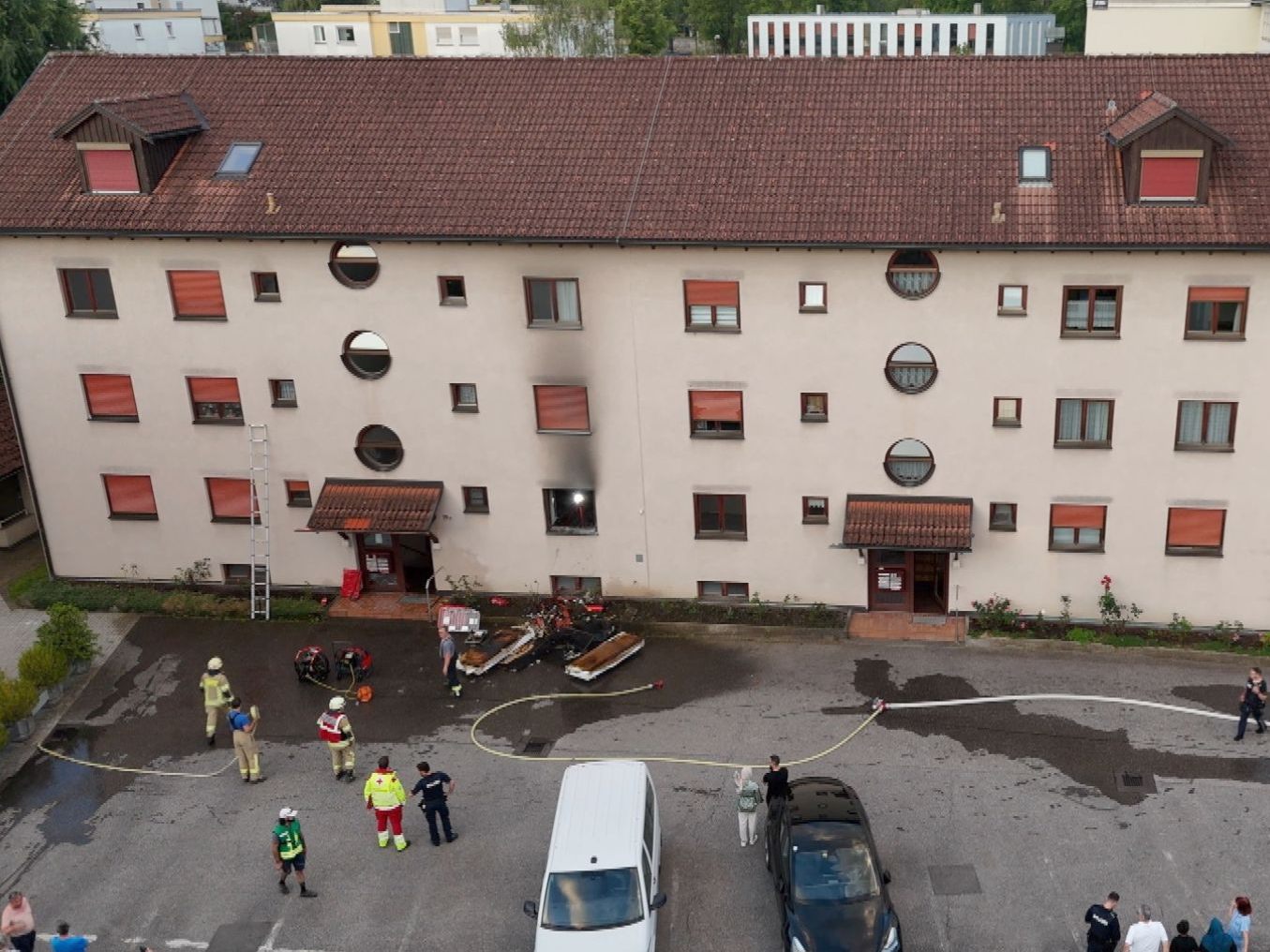 Schlafzimmerbrand in Dornbirn: Ein Verletzter durch Rauchgasvergiftung. Schlafzimmerbrand in Dornbirn: Ein Verletzter durch Rauchgasvergiftung.