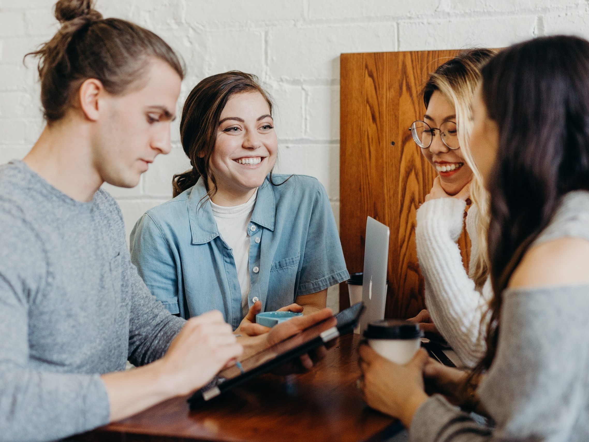 Für die Ausbildung mit Perspektive sind auch Quereinsteigende angesprochen. Für die Ausbildung mit Perspektive sind auch Quereinsteigende angesprochen.