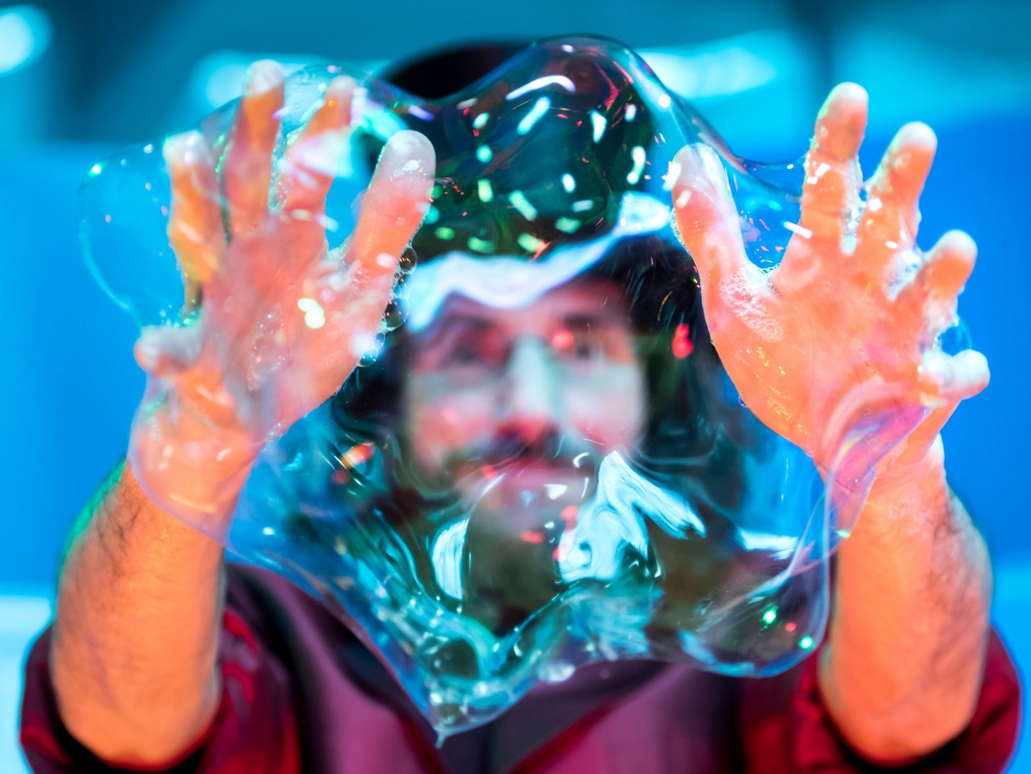 Dr. Bubbles gastiert am 6. Oktober im Freudenhaus mit seiner Seifenblasenshow, die Groß und Klein begeistern soll.