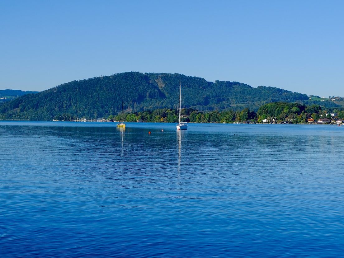 Suche nach Kind im Strandbad am Attersee.