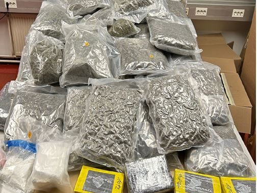Die Polizei stellte kiloweise Drogen sicher.