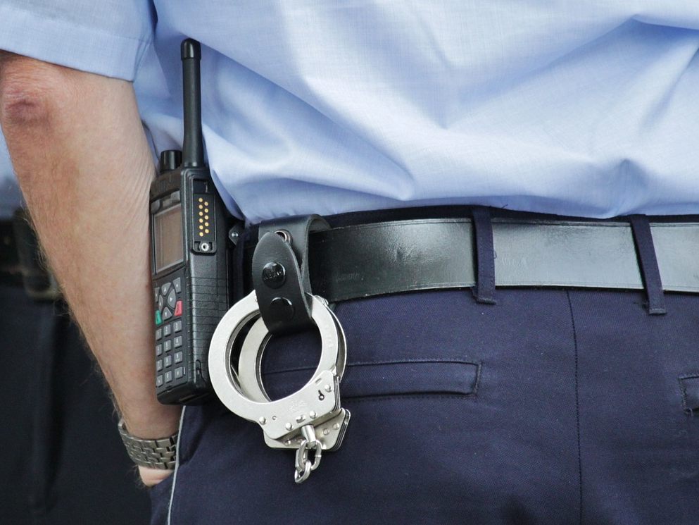 Die Polizei in den Niederlanden schnappte den "Love Scam" Betrüger. Die Polizei in den Niederlanden schnappte den "Love Scam" Betrüger.