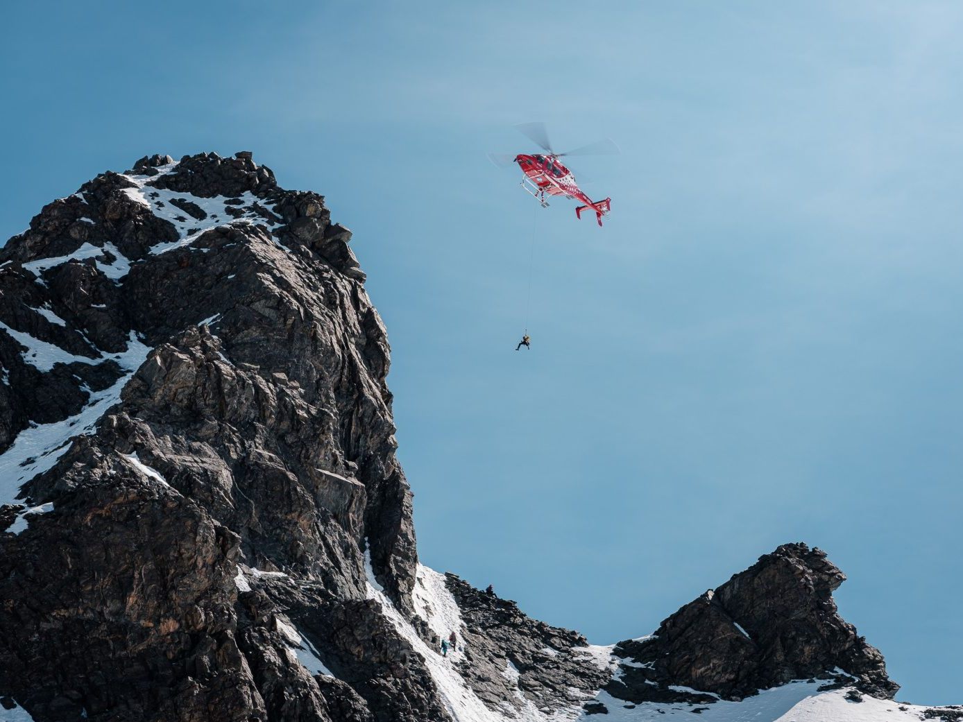 Am Dienstagmorgen rettete die Air Zermatt einen unverletzten Alpinisten am Hörnligrat des Matterhorns.