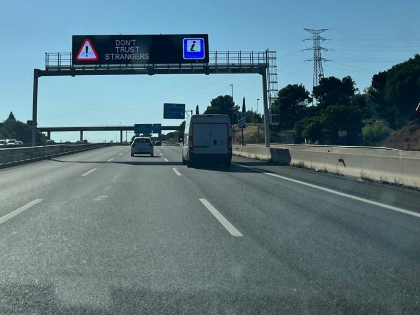 Vorsicht Urlauber: Trickbetrüger auf spanischer Autobahn.