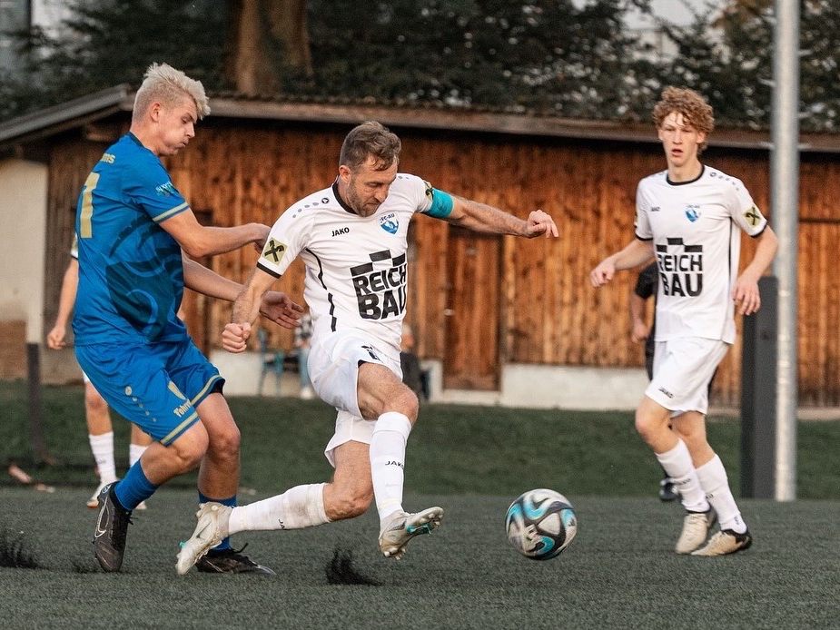 FC Au-Kapitän Hannes Natter & Co. wollen gegen Sulzberg den sechsten Sieg in Serie einfahren.