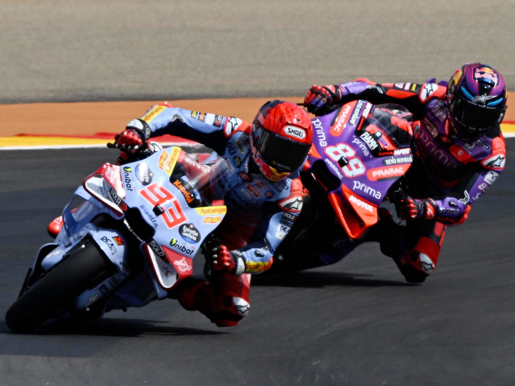 Marquez beim Sieg im gestrigen Sprint vor dem Leader in der WM, Jorge Martin. Marquez beim Sieg im gestrigen Sprint vor dem Leader in der WM, Jorge Martin.
