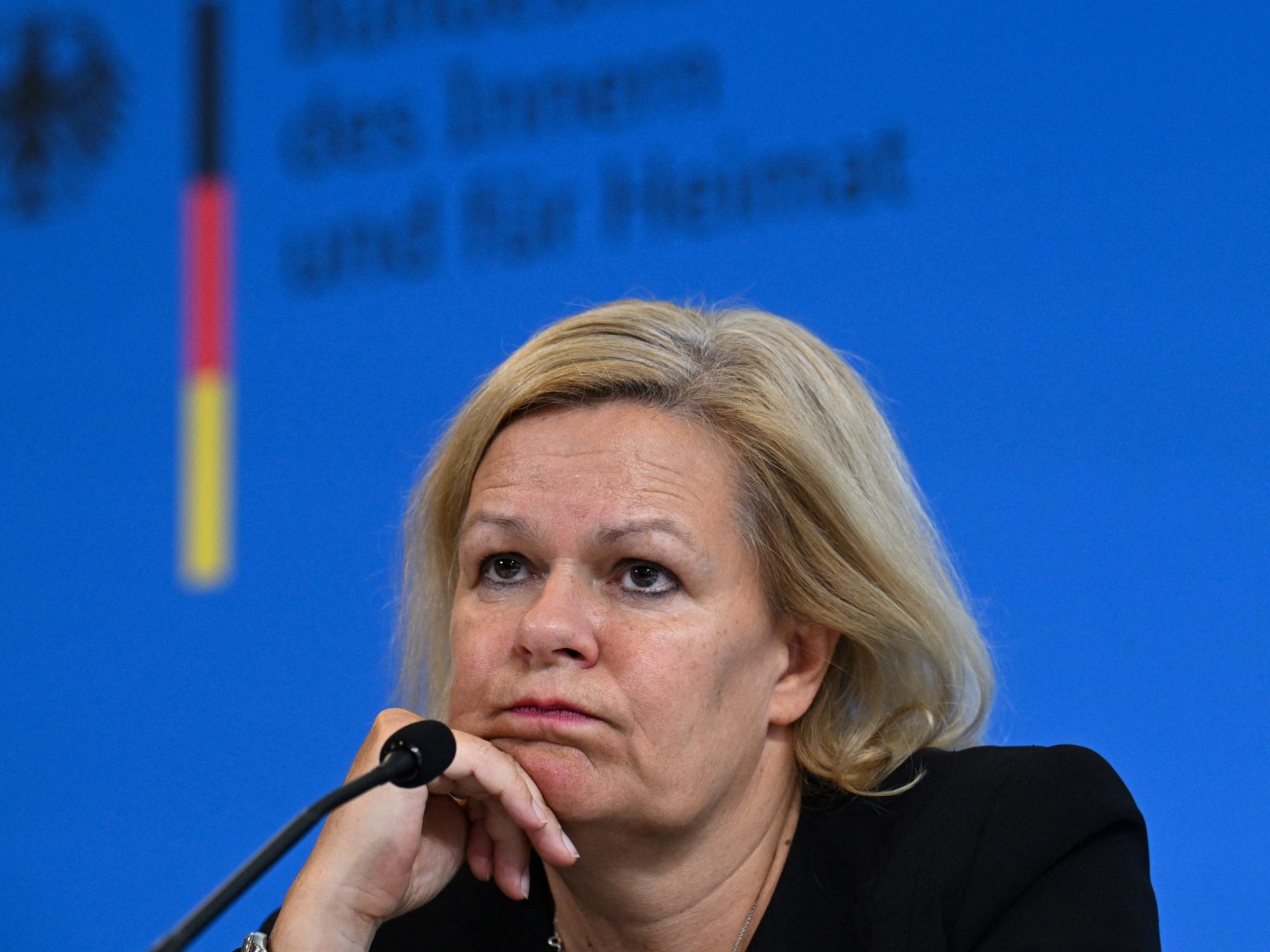 Die Deutsche Innenministerin, Nancy Faeser bei einer Pressekonferenz nach den gescheiterten Verhandlungen. Die Deutsche Innenministerin, Nancy Faeser bei einer Pressekonferenz nach den gescheiterten Verhandlungen.