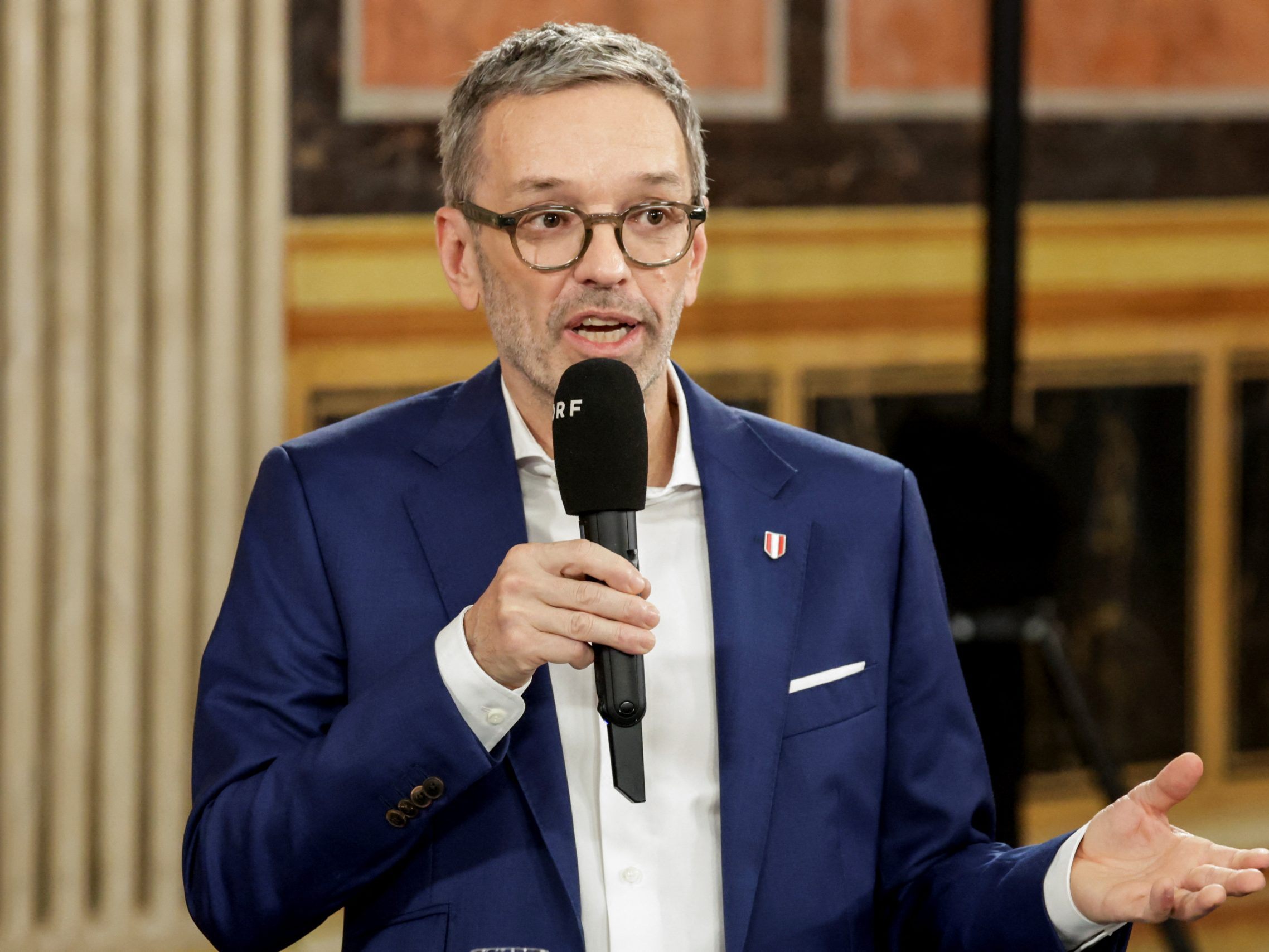 Kickl freute sich in einer ersten Reaktion über das historische Wahlergebnis für die FPÖ. Kickl freute sich in einer ersten Reaktion über das historische Wahlergebnis für die FPÖ.