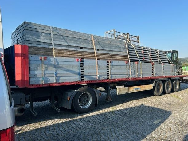 Dieser desolate Lkw wurde von der Polizei aus dem Verkehr gezogen.