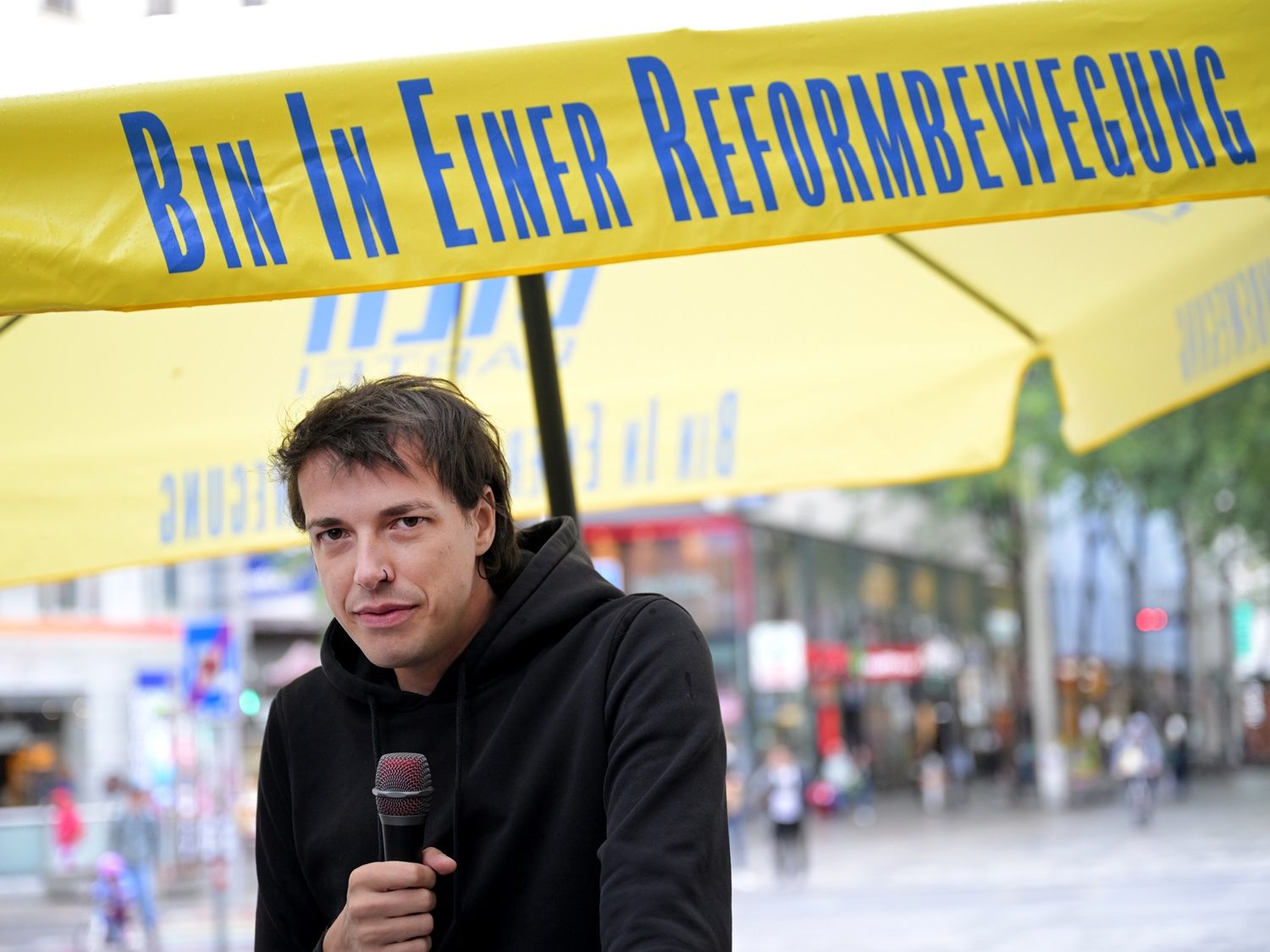 "Wir bangen überhaupt nicht", so der Bierpartei-Chef vor der Nationalratswahl. "Wir bangen überhaupt nicht", so der Bierpartei-Chef vor der Nationalratswahl.