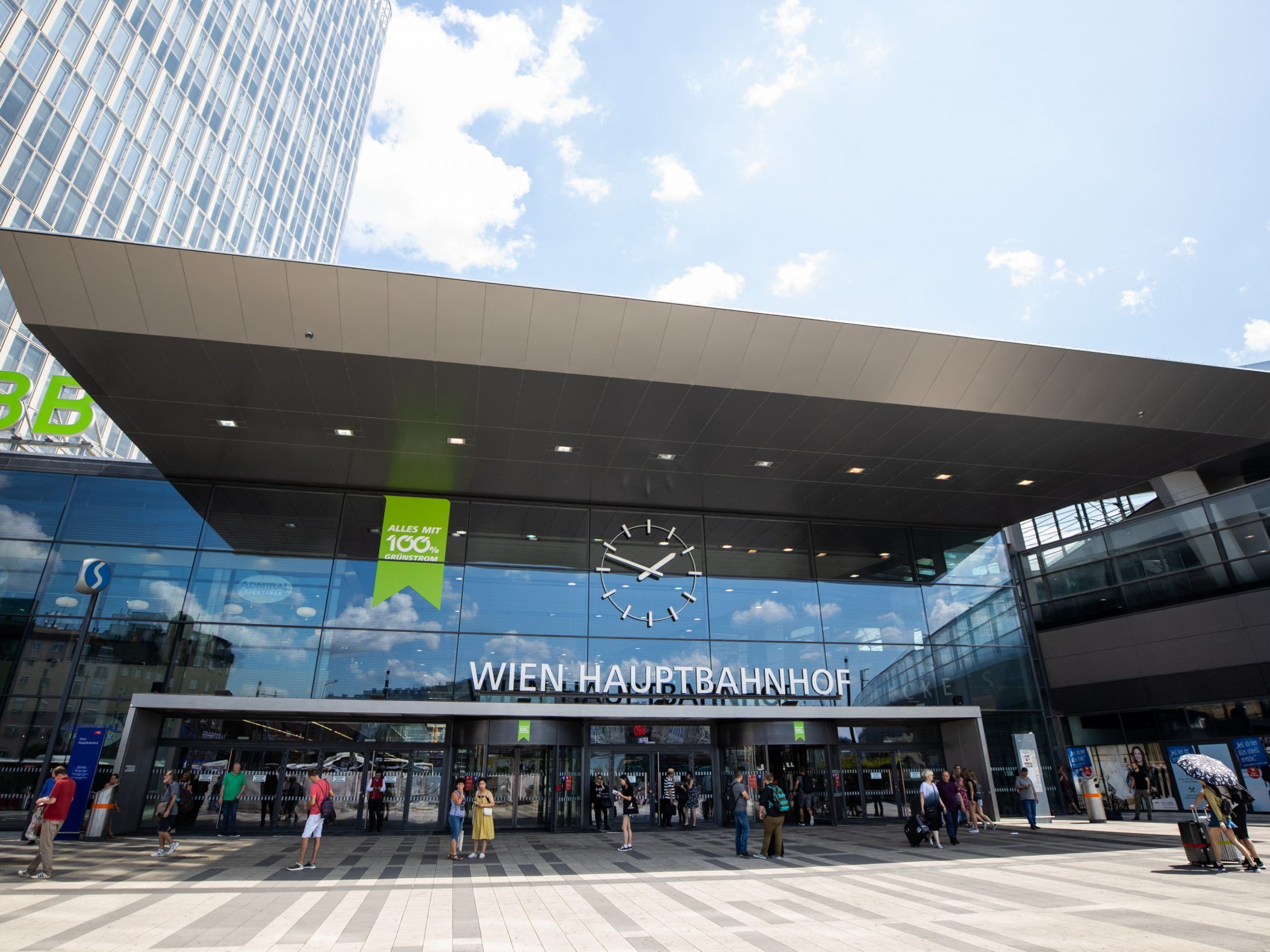 Feuerwehreinsatz am Wiener Hauptbahnhof. Feuerwehreinsatz am Wiener Hauptbahnhof.