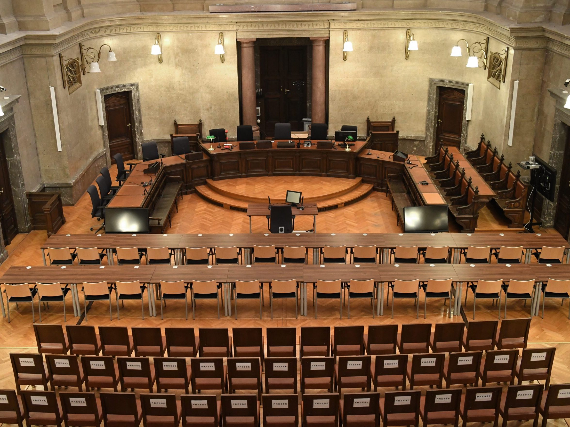 "Er wollte nur einem Freund helfen", betonte seine Rechtsvertreterin Anita Schattner am Montag im Gespräch mit der APA. "Er wollte nur einem Freund helfen", betonte seine Rechtsvertreterin Anita Schattner am Montag im Gespräch mit der APA.