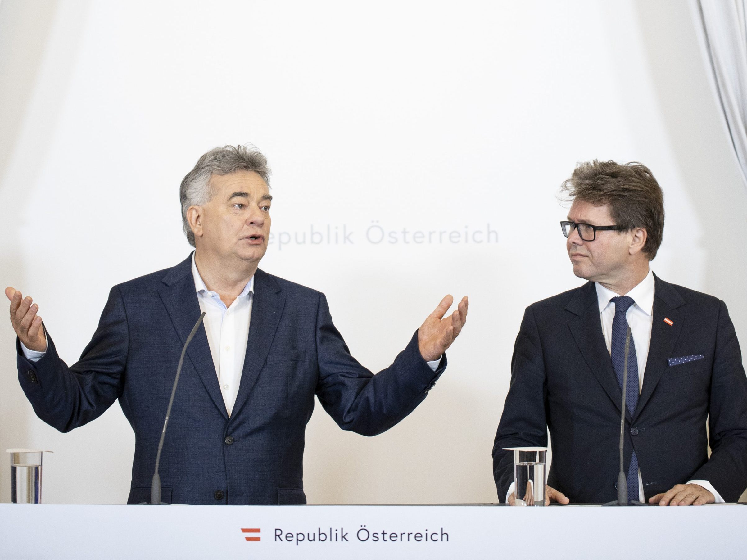 Kogler und Polaschek präsentierten das Entlastungspaket für Schulen.
