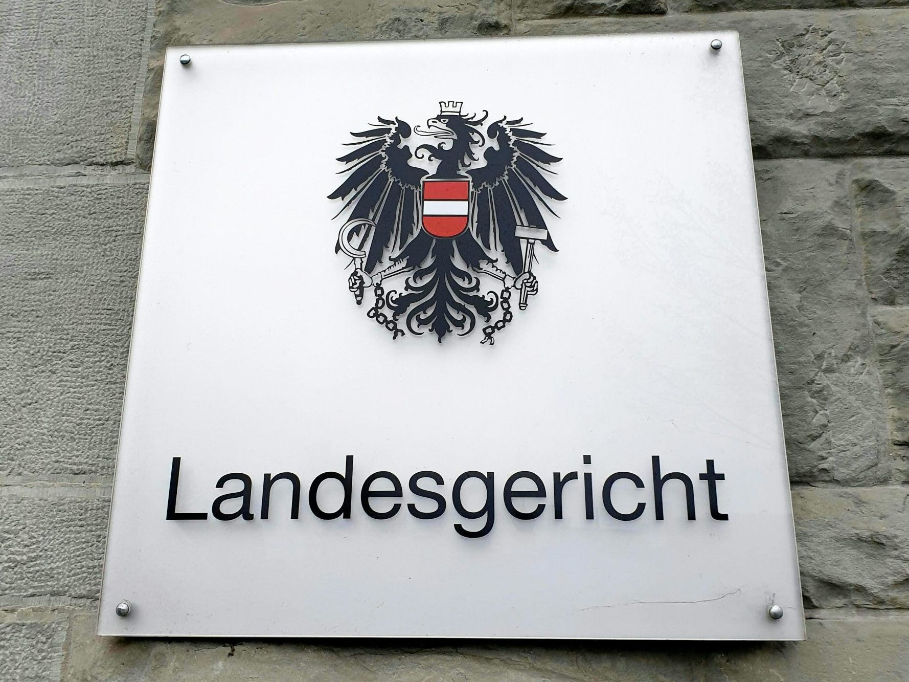 15 Jahre für einen Mordversuch an einem Mann in OÖ.