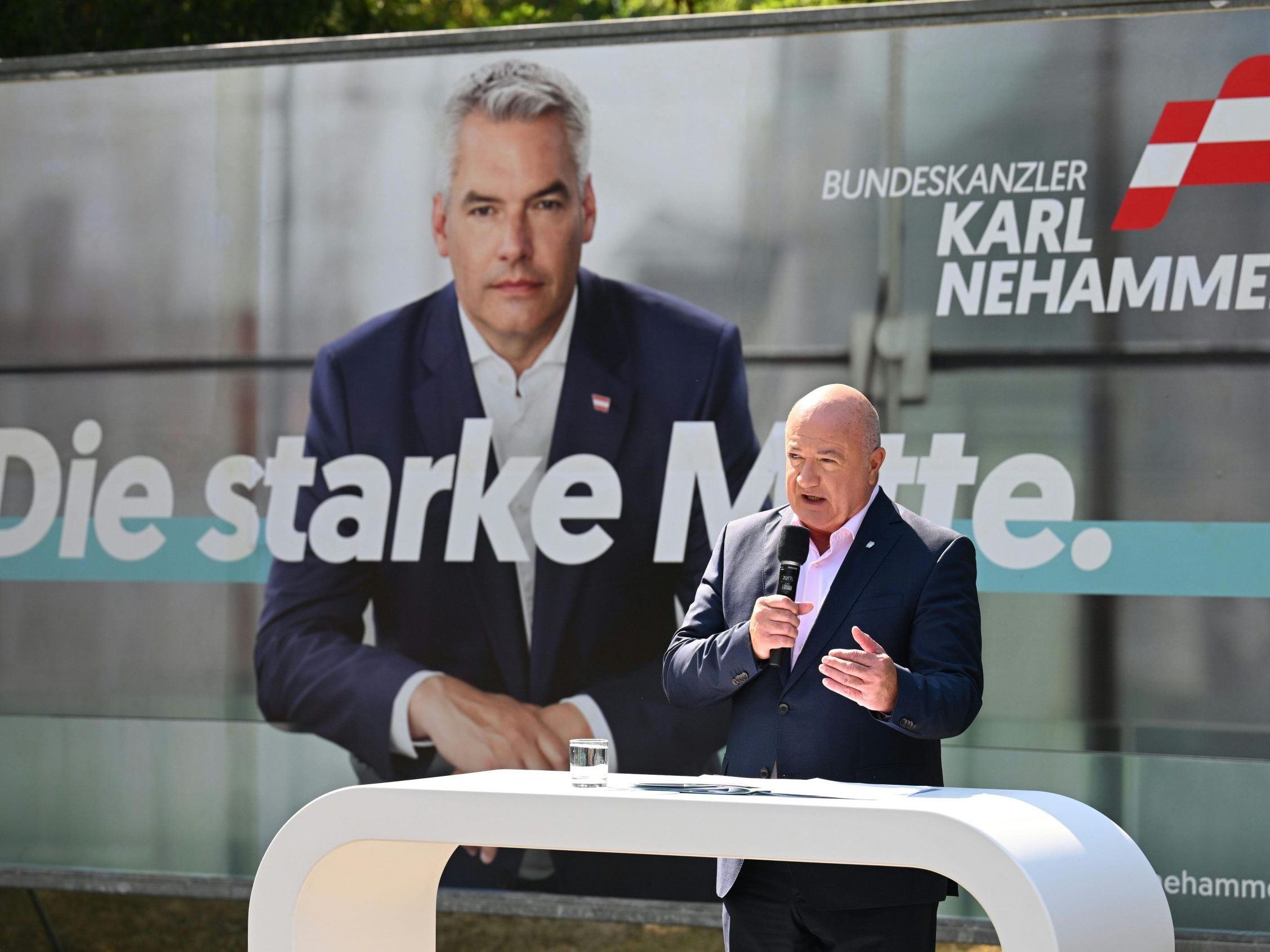 Die ÖVP plakatiert Stabilität und "starke Mitte" für die Nationalratswahl. Die ÖVP plakatiert Stabilität und "starke Mitte" für die Nationalratswahl.