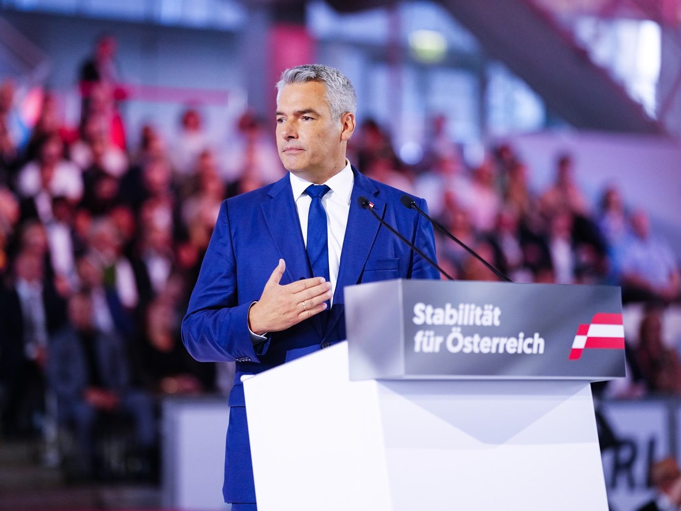 ÖVP und SPÖ waren im APA-Wahltrend vor der Nationalratswahl schon enger zusammen als zuletzt. ÖVP und SPÖ waren im APA-Wahltrend vor der Nationalratswahl schon enger zusammen als zuletzt.