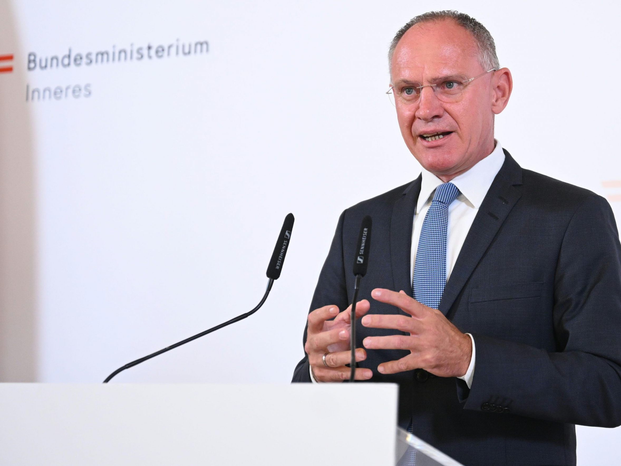 Das Ressort von Karner schickte Polizisten an die ungarisch-serbische-Grenze.