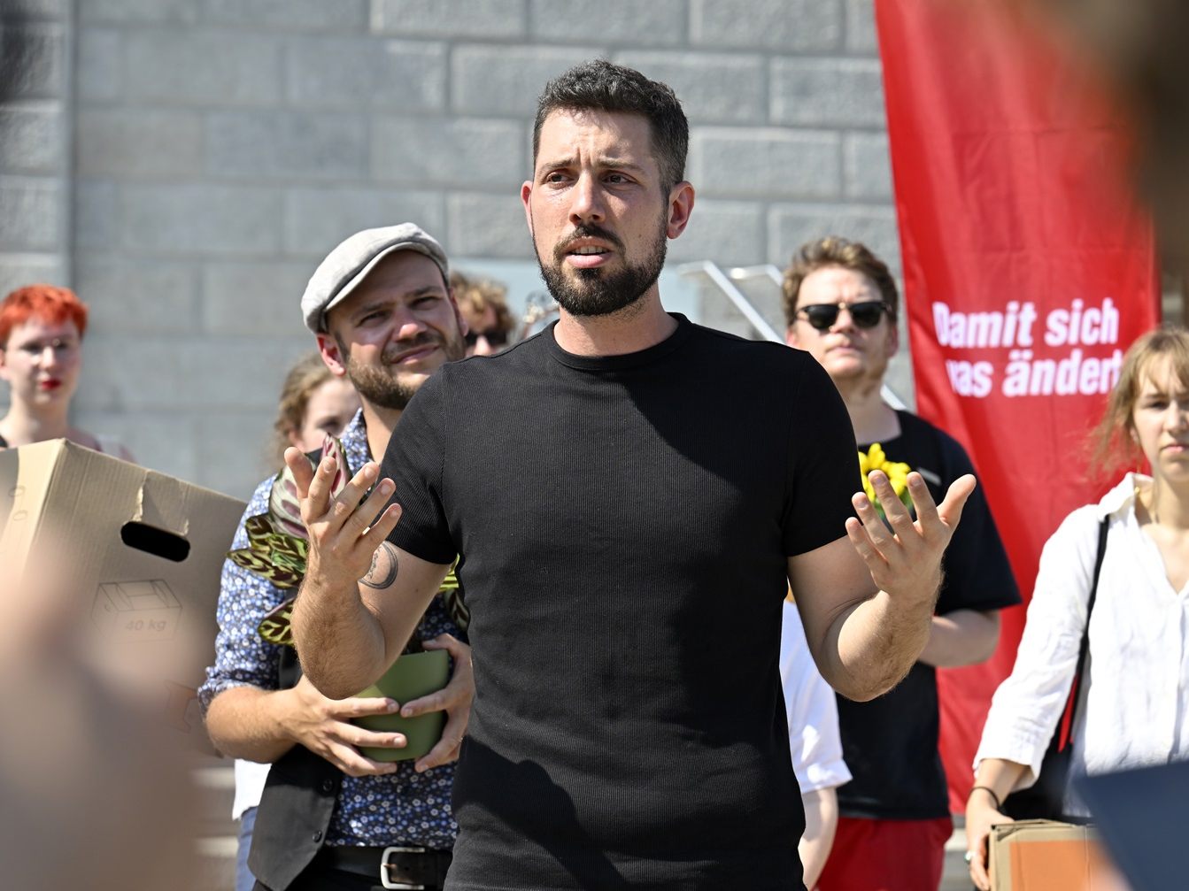 Tobias Schweiger weist zwar einen Grünen-Hintergrund auf - ist nun aber KPÖ-Spitzenkandidat für die Nationalratswahl. Tobias Schweiger weist zwar einen Grünen-Hintergrund auf - ist nun aber KPÖ-Spitzenkandidat für die Nationalratswahl.