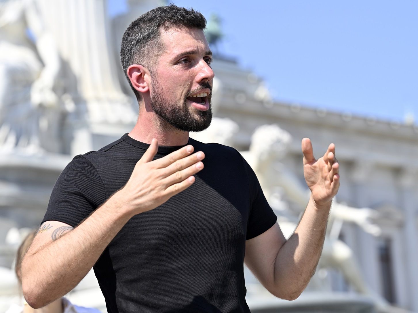 Tobias Schweiger, KPÖ-Spitzenkandidat für die Nationalratswahl, ist gegen Afghanistan-Abschiebungen. Tobias Schweiger, KPÖ-Spitzenkandidat für die Nationalratswahl, ist gegen Afghanistan-Abschiebungen.