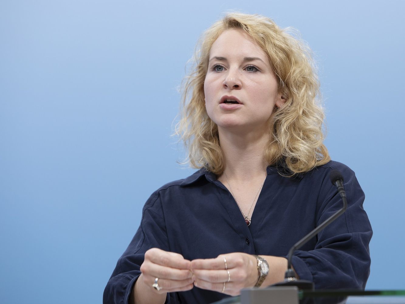 "Frauen haben das Recht auf einen sicheren, legalen, kostenfreien Schwangerschaftsabbruch", so die SPÖ-Frauenvorsitzende. "Frauen haben das Recht auf einen sicheren, legalen, kostenfreien Schwangerschaftsabbruch", so die SPÖ-Frauenvorsitzende.