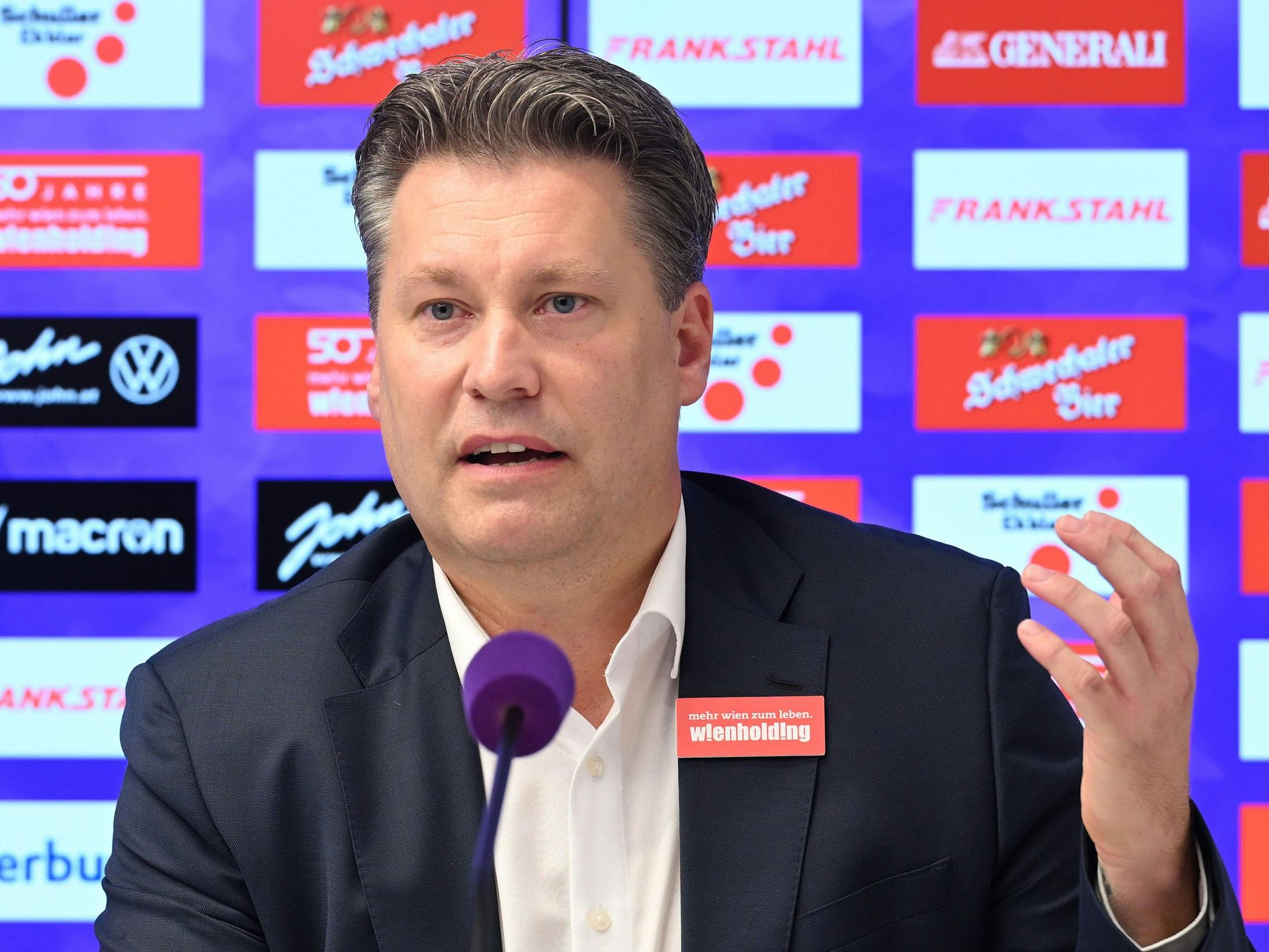 Im Zuge der Ausschreitungen nach dem Wiener Derby hat die Austria gemeinsam mit Rapid ein erstes Zeichen gesetzt. Im Zuge der Ausschreitungen nach dem Wiener Derby hat die Austria gemeinsam mit Rapid ein erstes Zeichen gesetzt.