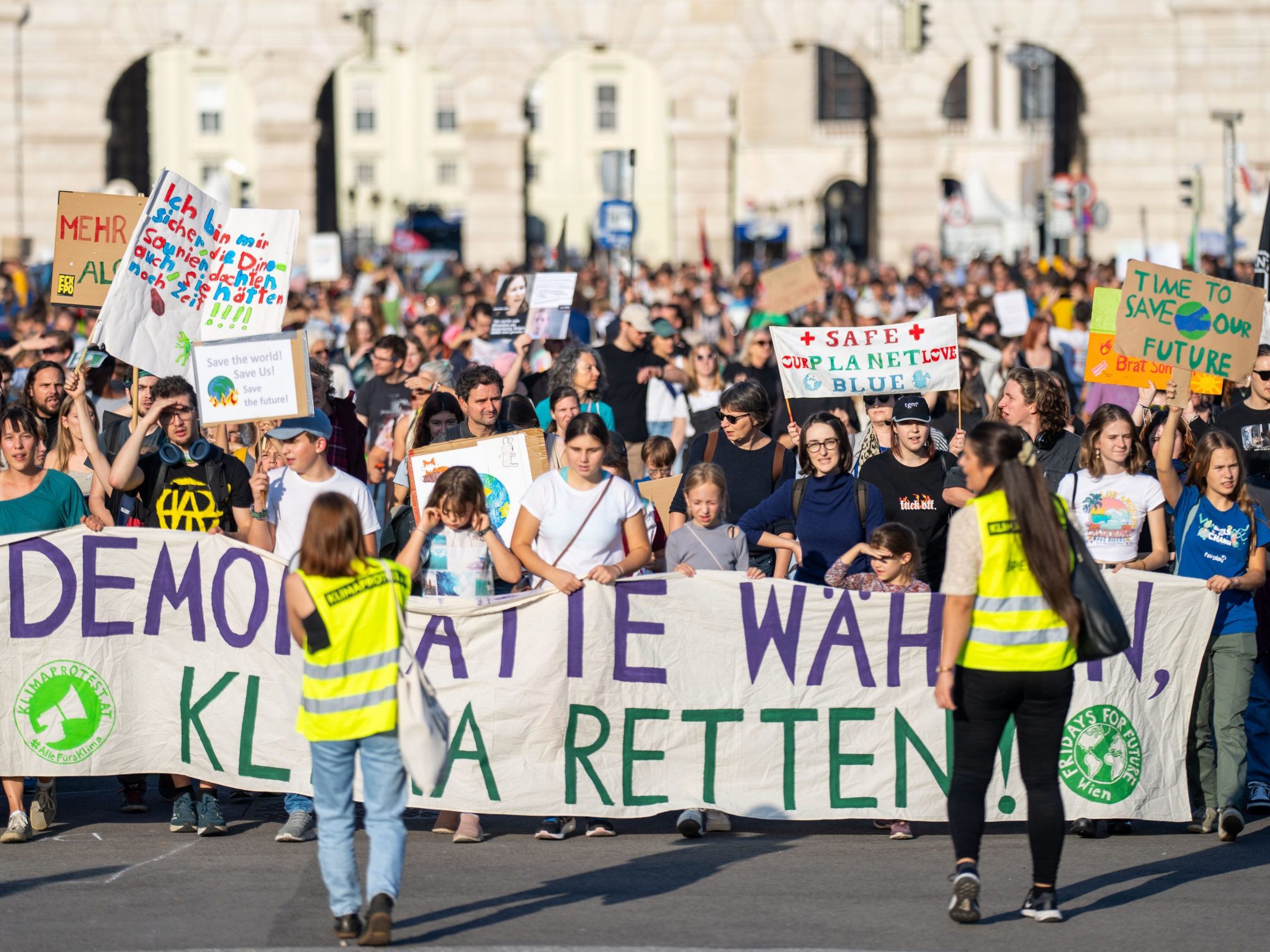 "Fridays For Future" protestieren wieder. "Fridays For Future" protestieren wieder.