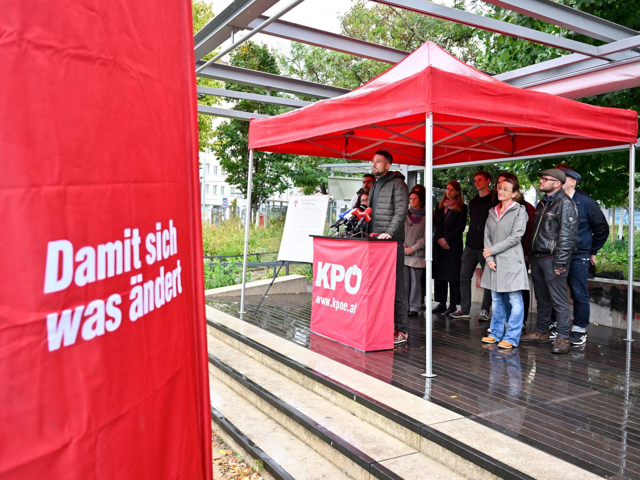 Die KPÖ beging ihren Wahlkampfabschluss am Reumannplatz in Wien. Die KPÖ beging ihren Wahlkampfabschluss am Reumannplatz in Wien.