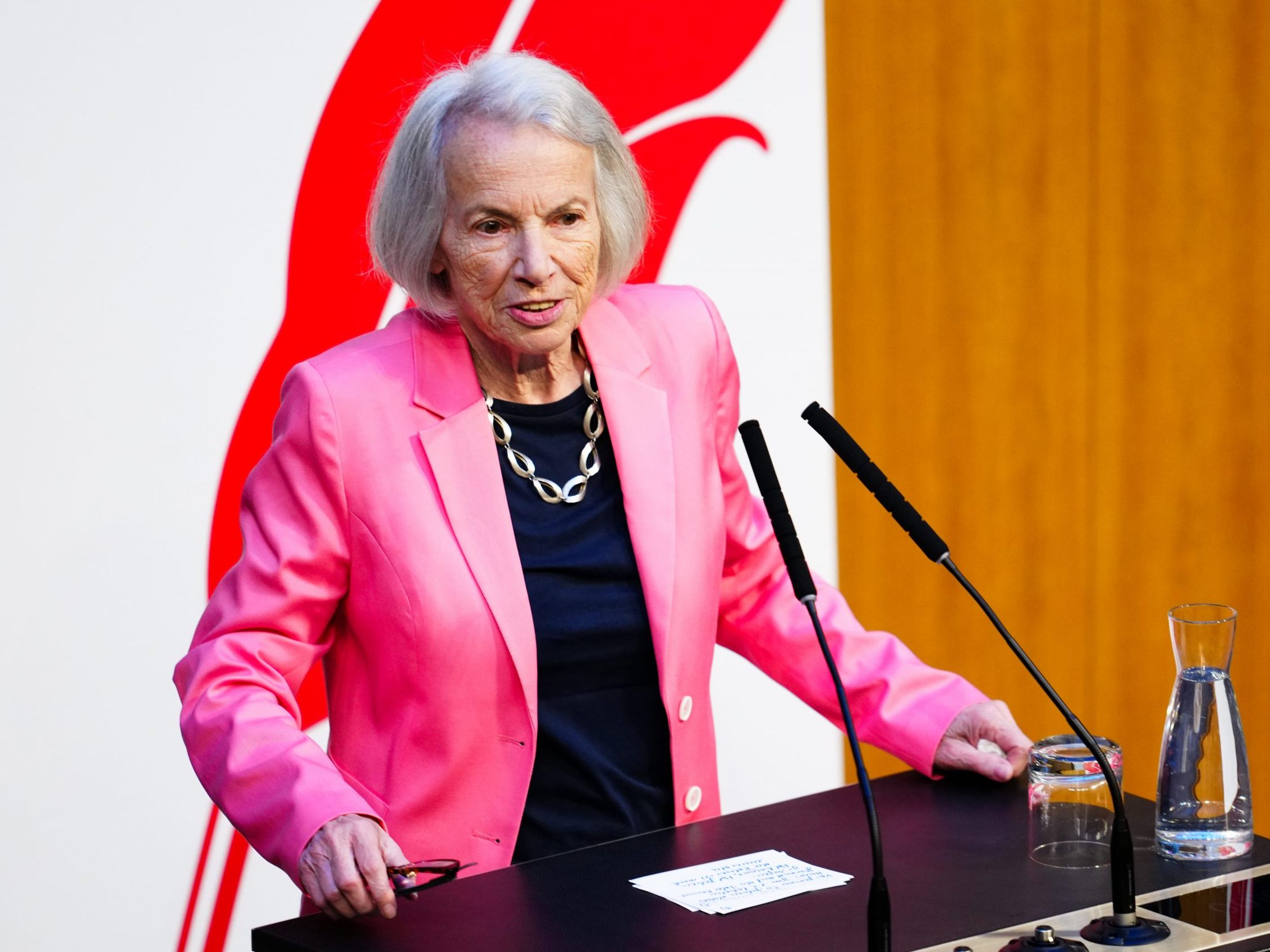 Anneliese Rohrer erihelt für ihr Lebenswerk den Ehrenpreis des Presseclubs Concordia.