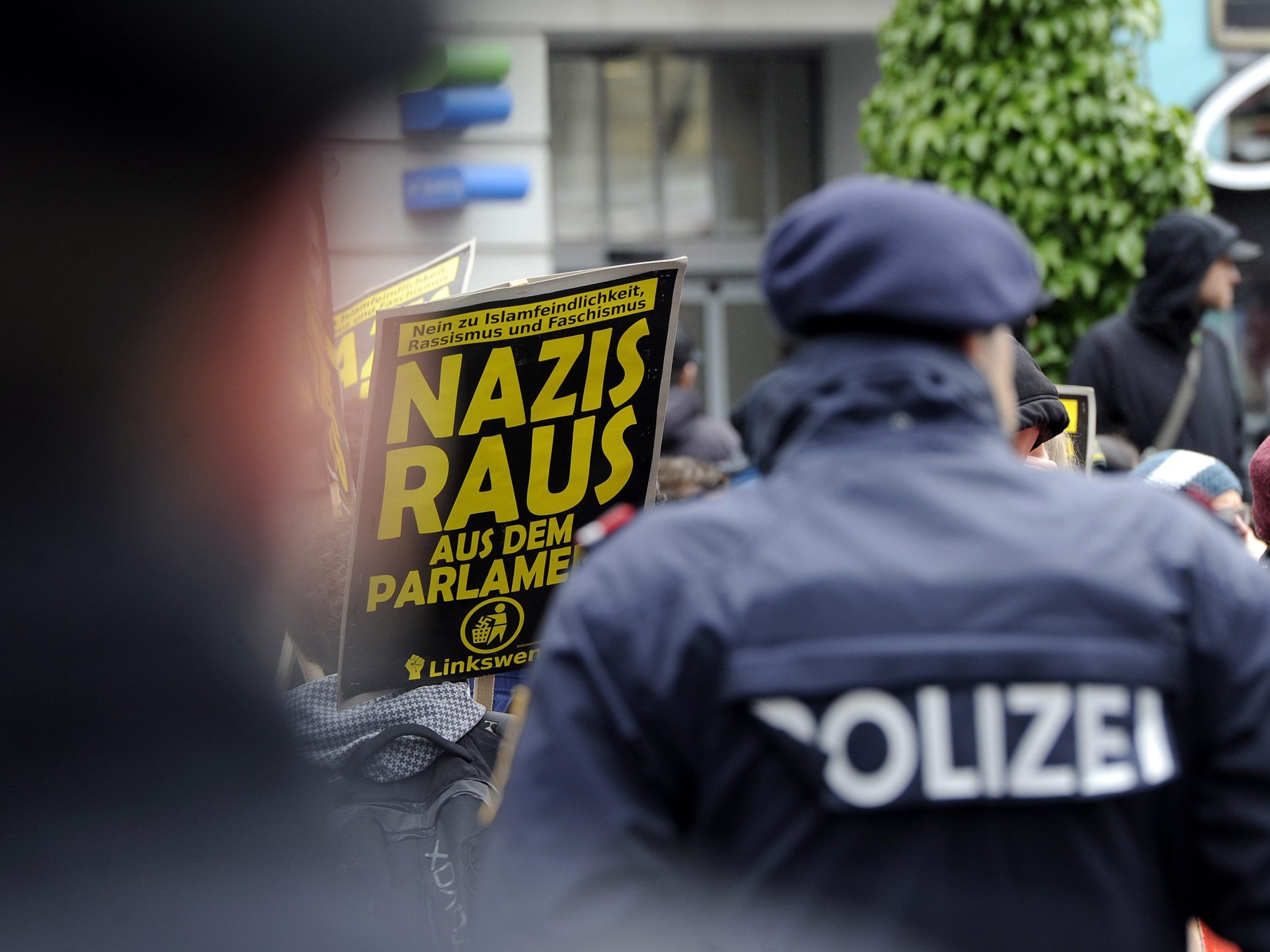 In Wien wird gegen den Rechtsruck demonstriert. In Wien wird gegen den Rechtsruck demonstriert.